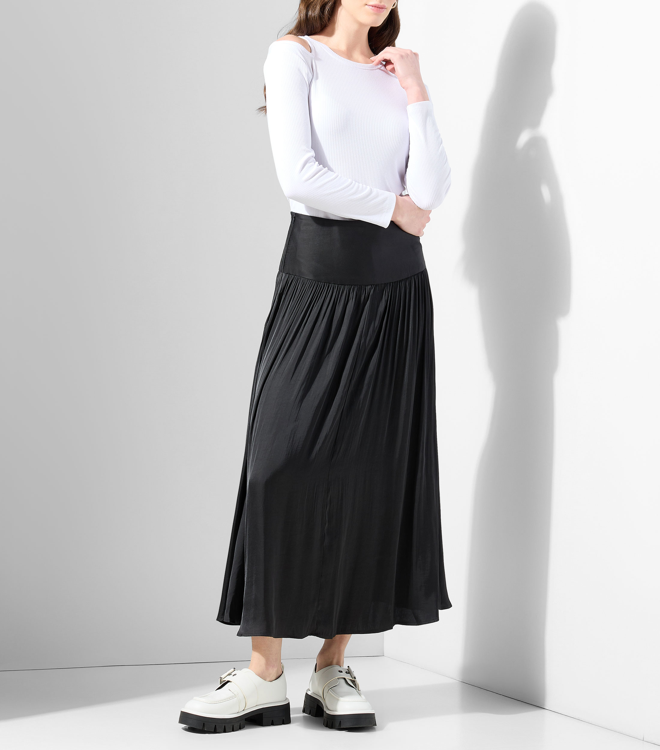 Falda midi de corte regular lisa Mujer