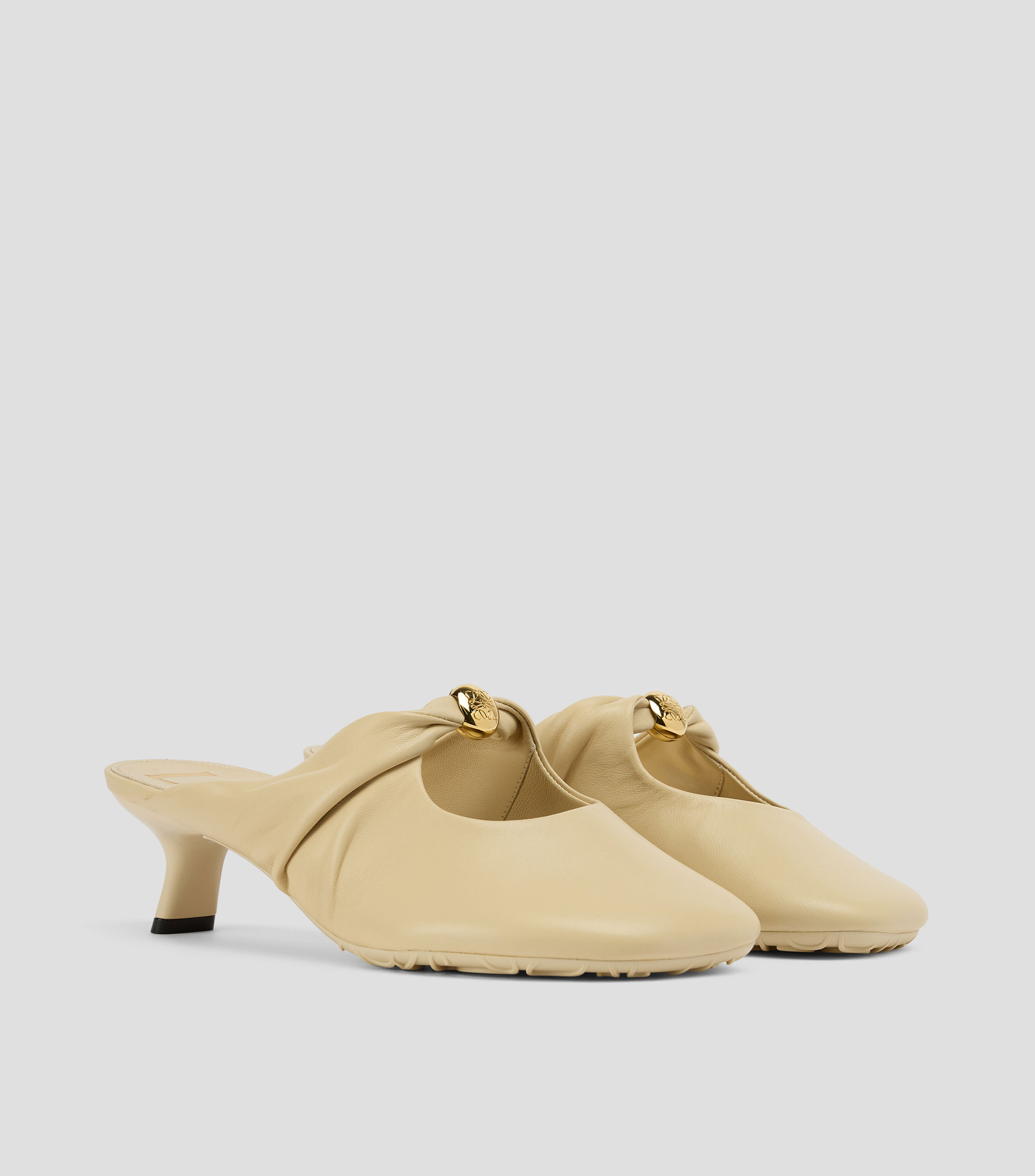 Mules en piel con tacón bajo ancho Mujer