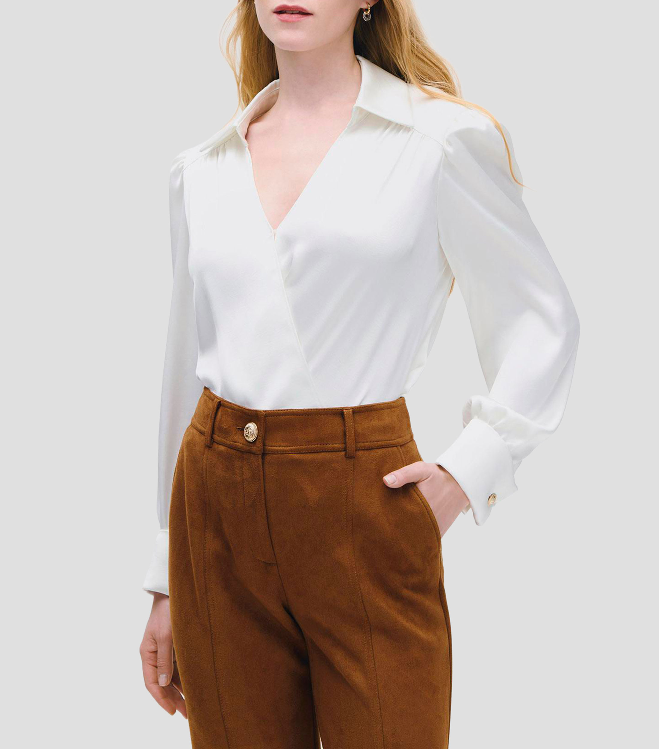 Blusa de Satín Blanco Natural Envolvente Puño con Mancuernilla Mujer