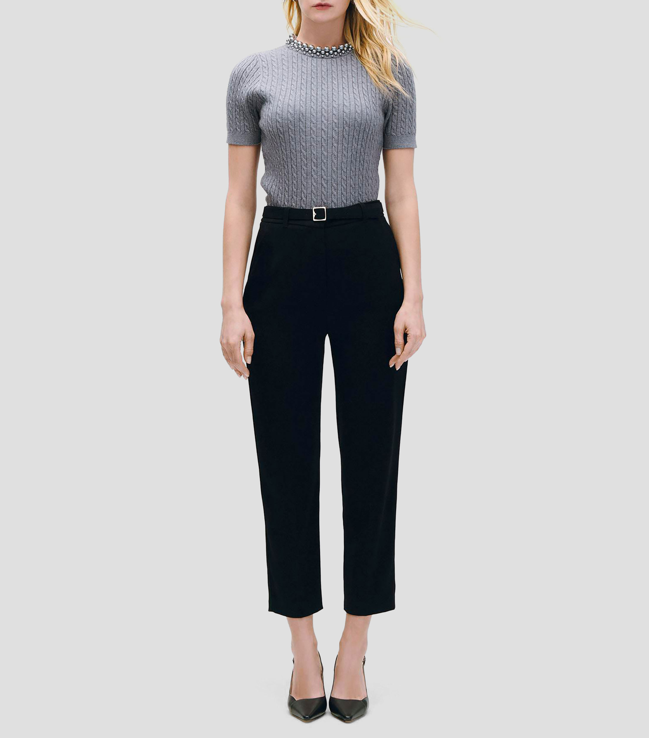 Pantalón carrot tiro alto cinturón y bolsillos Mujer
