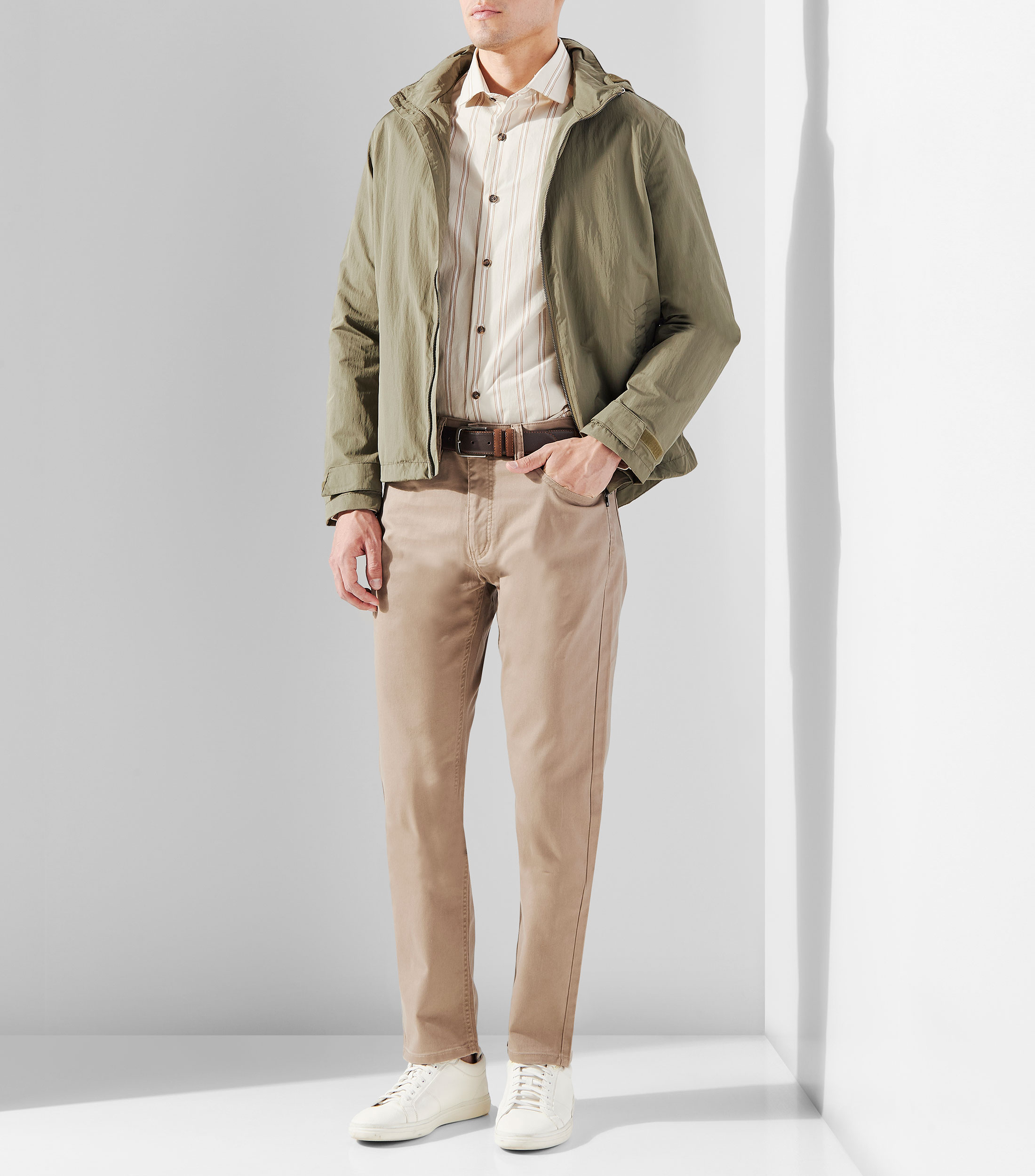 Chamarra Bomber con capucha Hombre