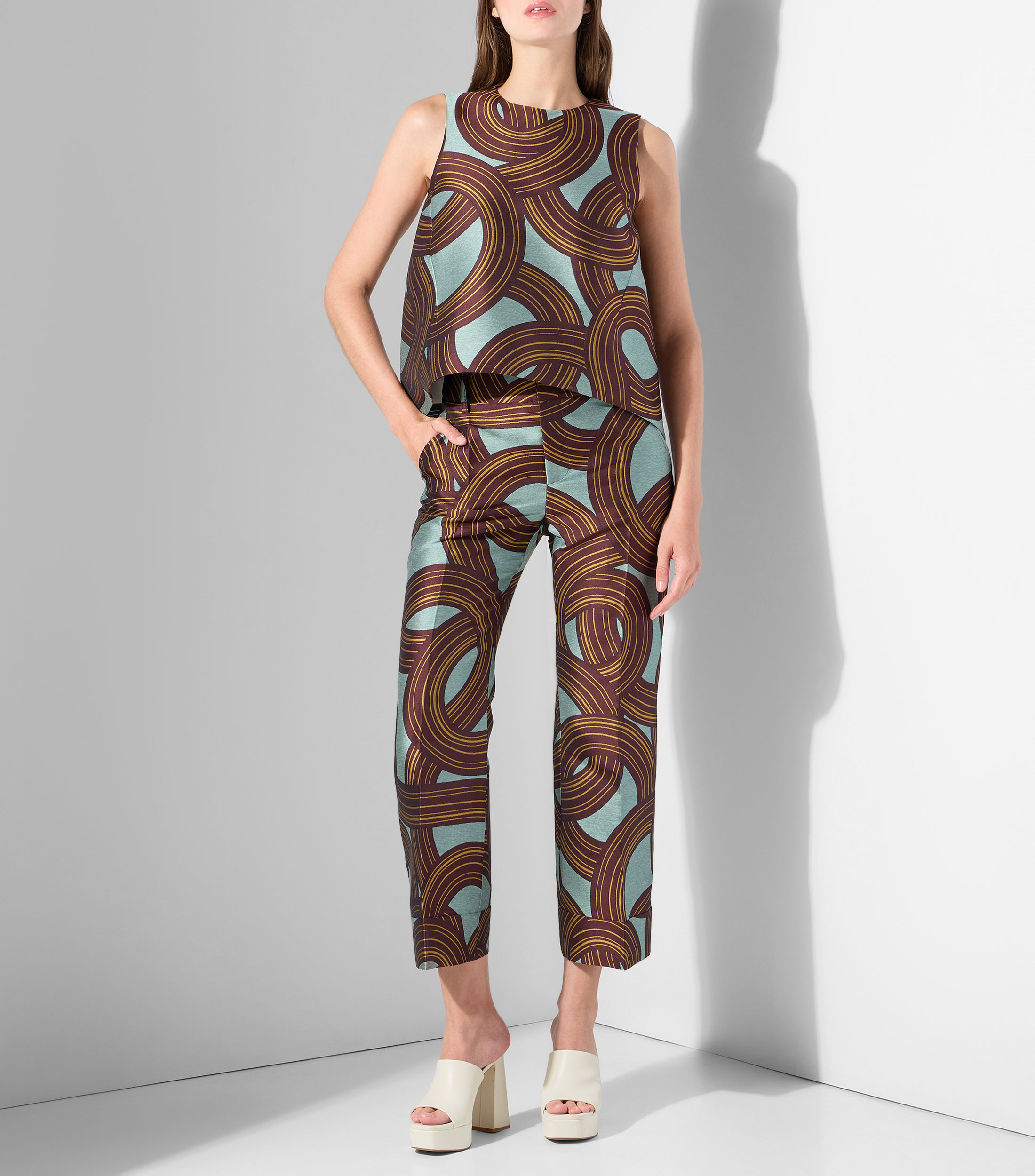 Blusa estampada sin mangas Mujer