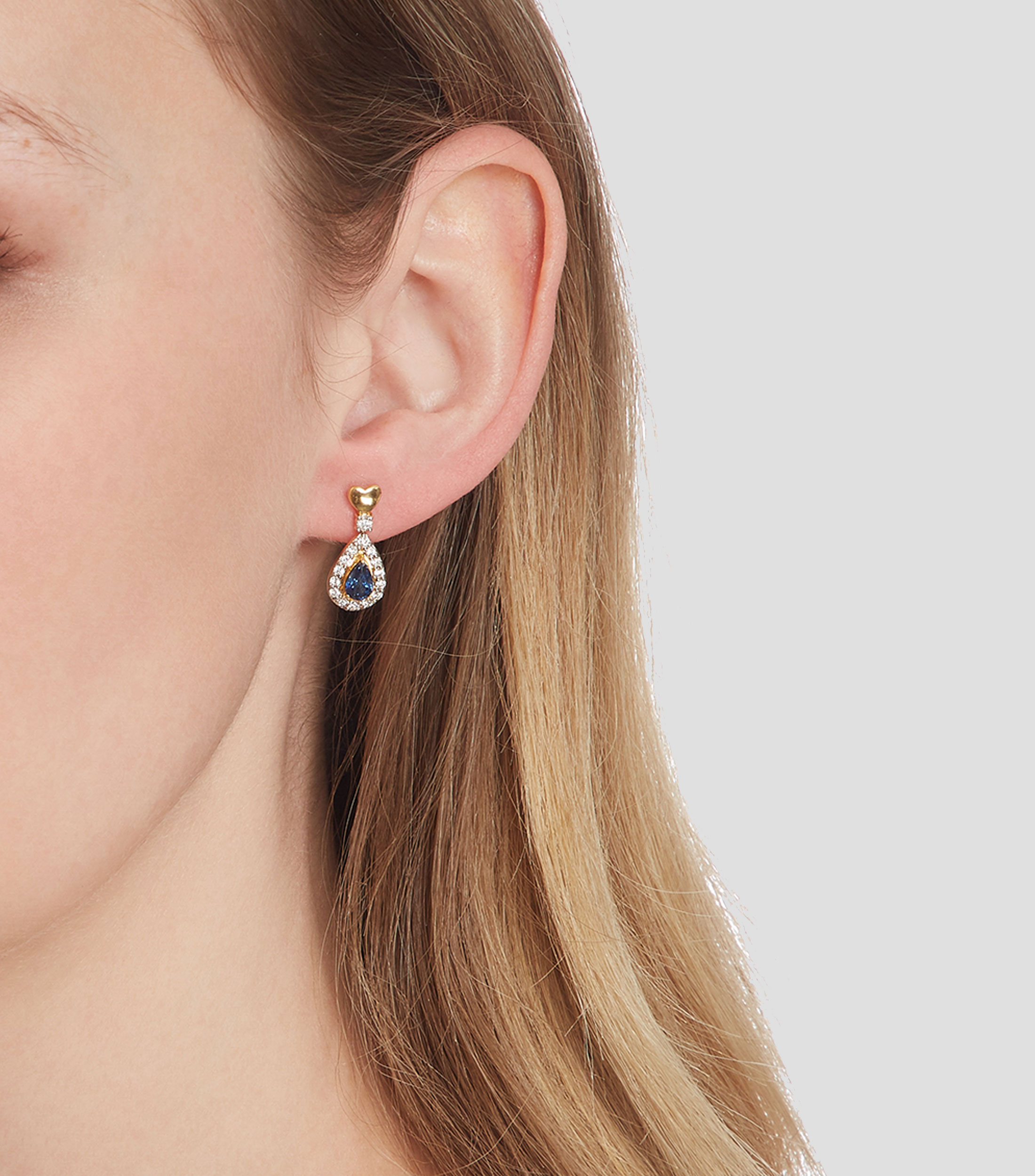 Aretes en oro amarillo de 14 kilates en gota de agua Mujer