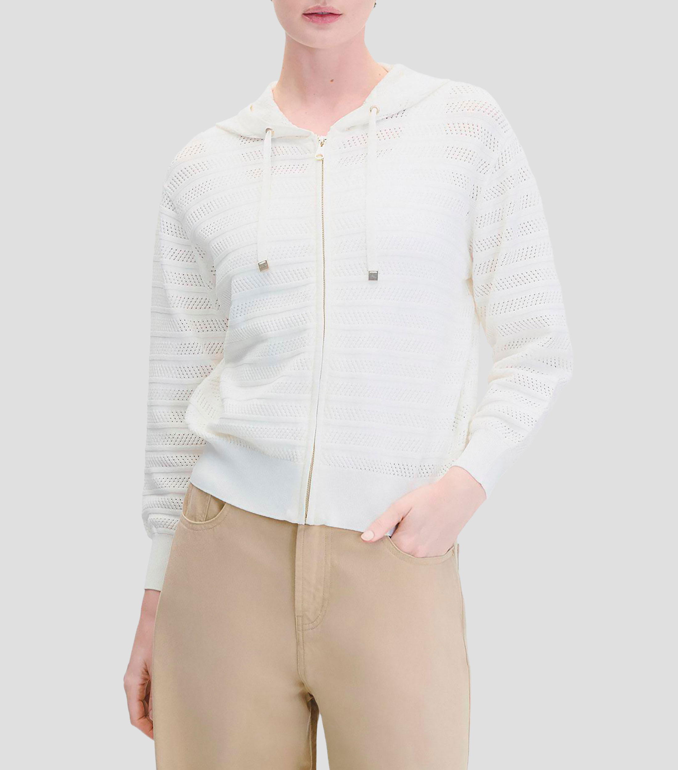 Suéter Tejido Calado Tipo Sudadera Off White con Capucha Mujer