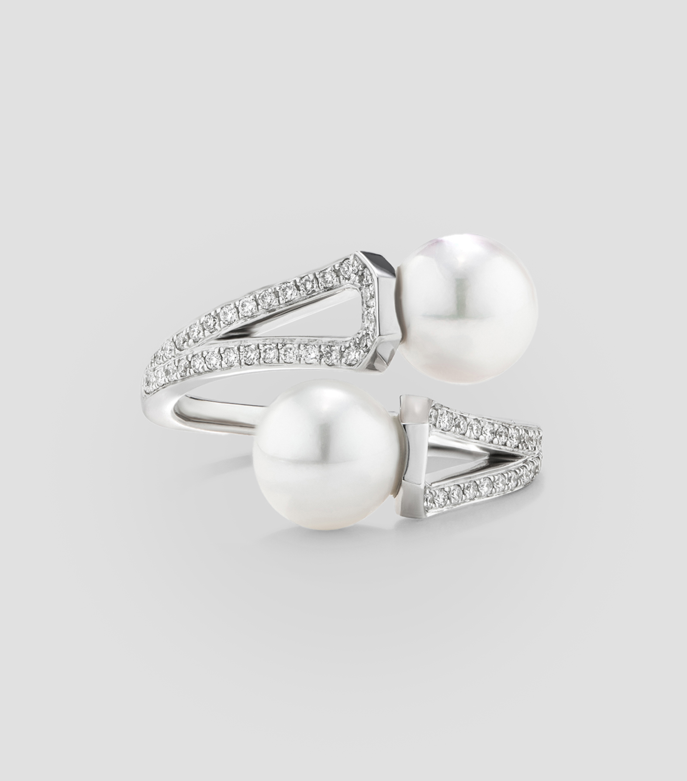 Anillo en oro blanco de 18 kilates con perlas Mujer