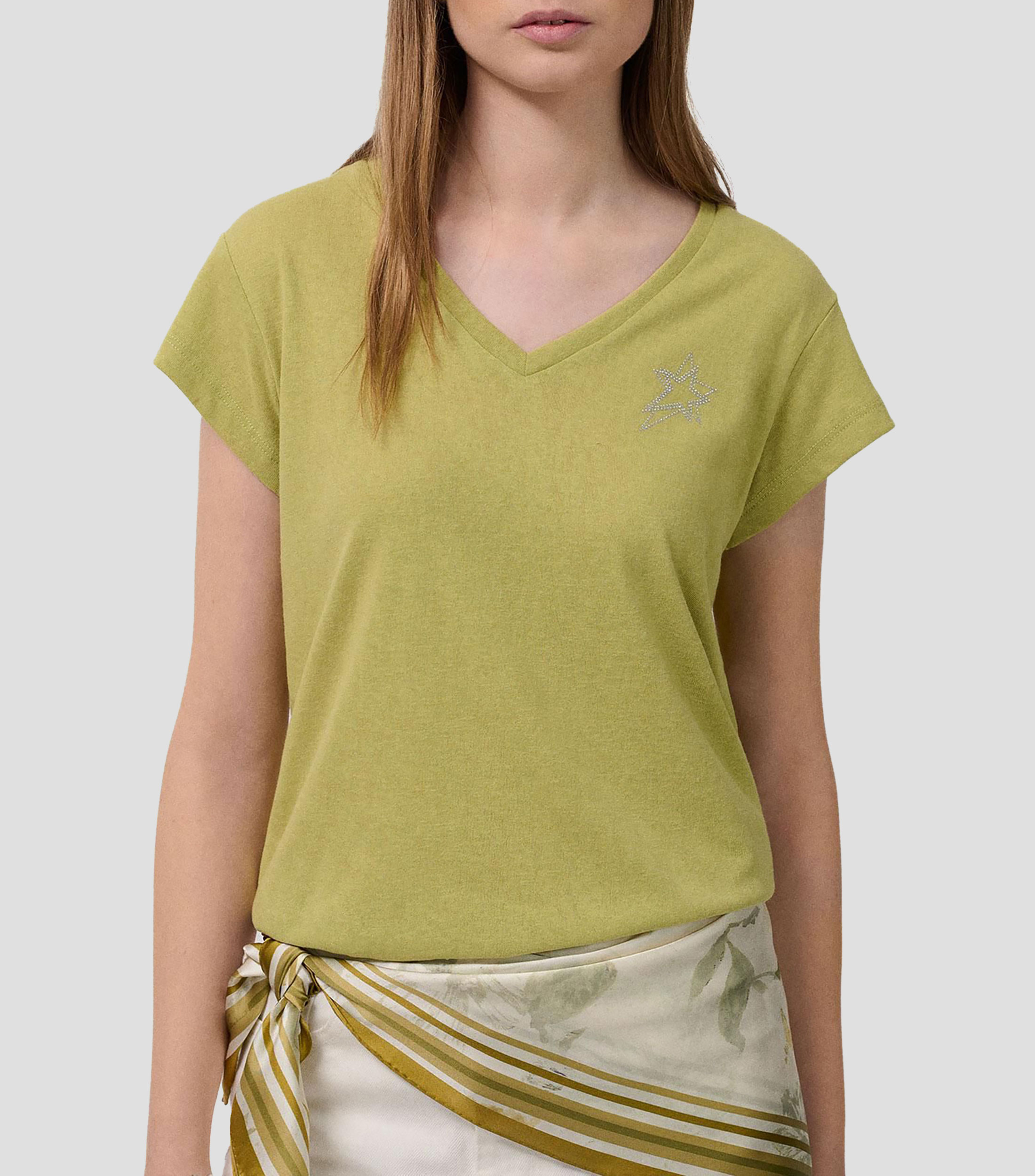 Playera cuello V manga corta lisa Mujer