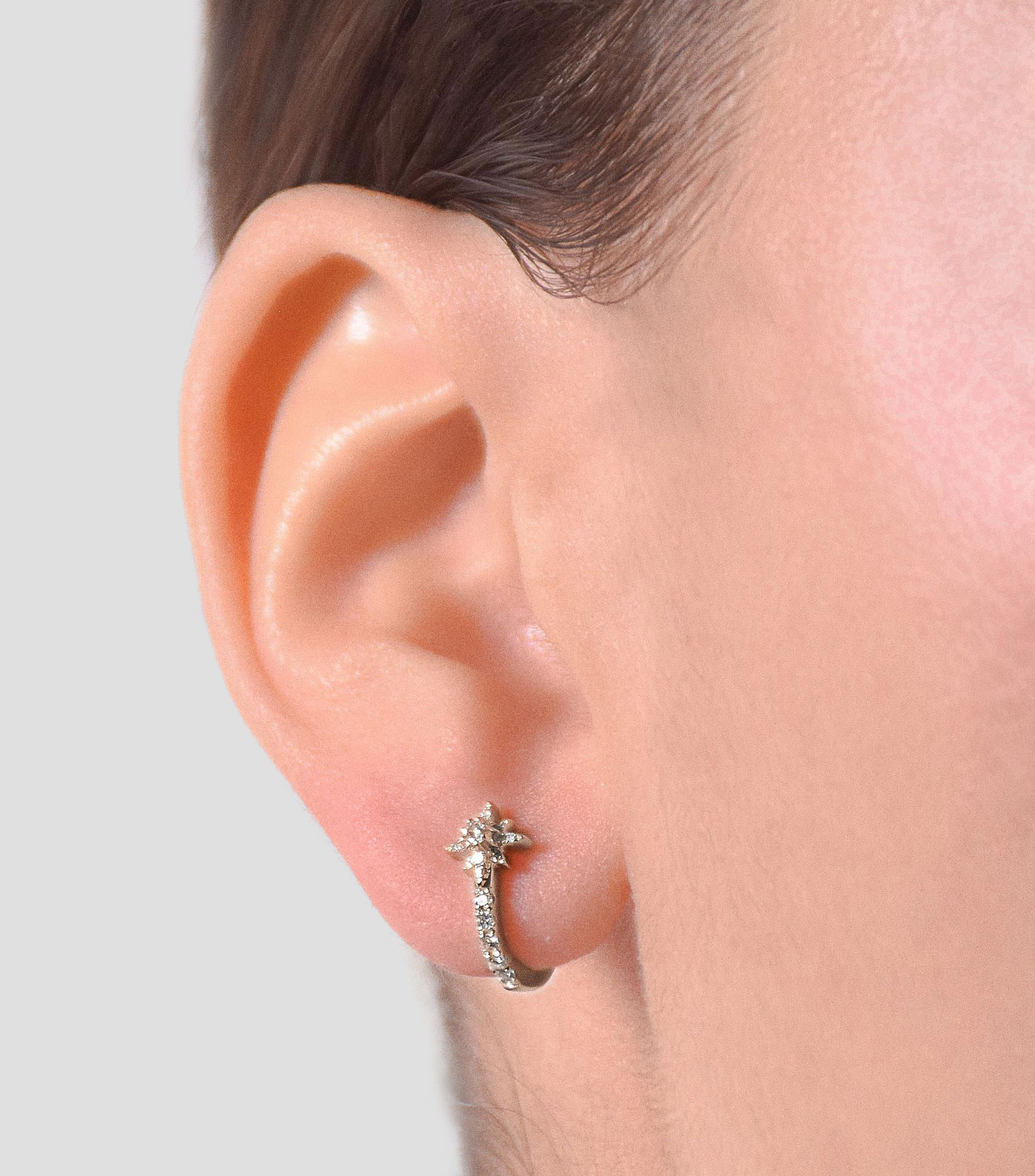 Aretes en Oro blanco de 18 Kilates con forma de estrella e incrustaciones de diamantes Mujer