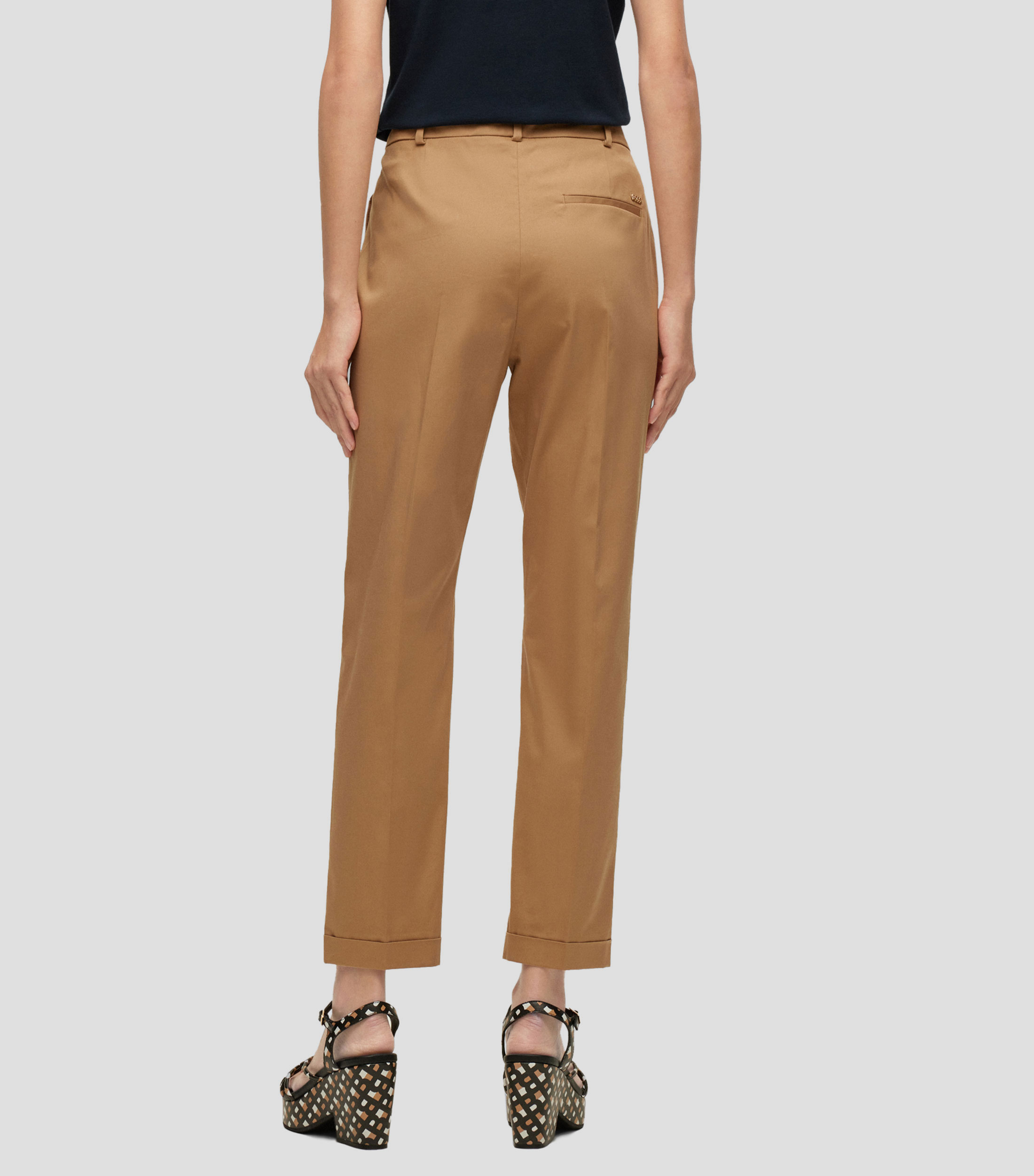 Pantalones tobilleros regular fit en sarga de algodón elástico Mujer