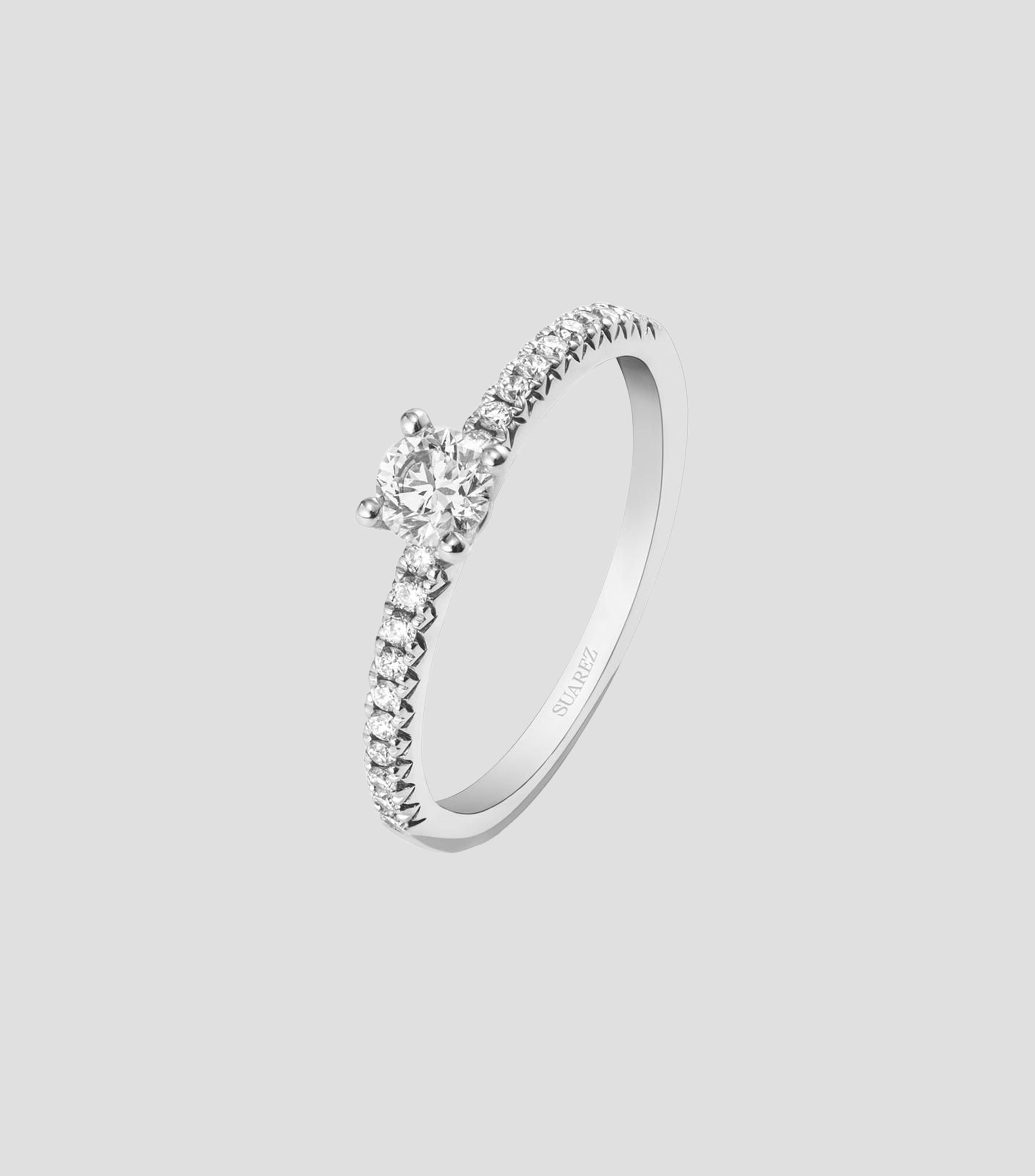 Anillo en oro blanco de 18 kilates con diamantes Mujer
