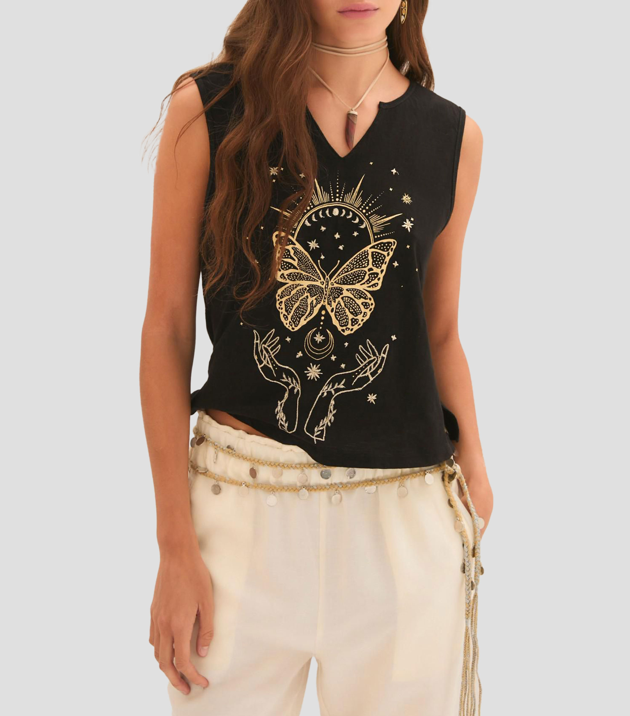 Playera cuello V sin mangas estampado Mujer