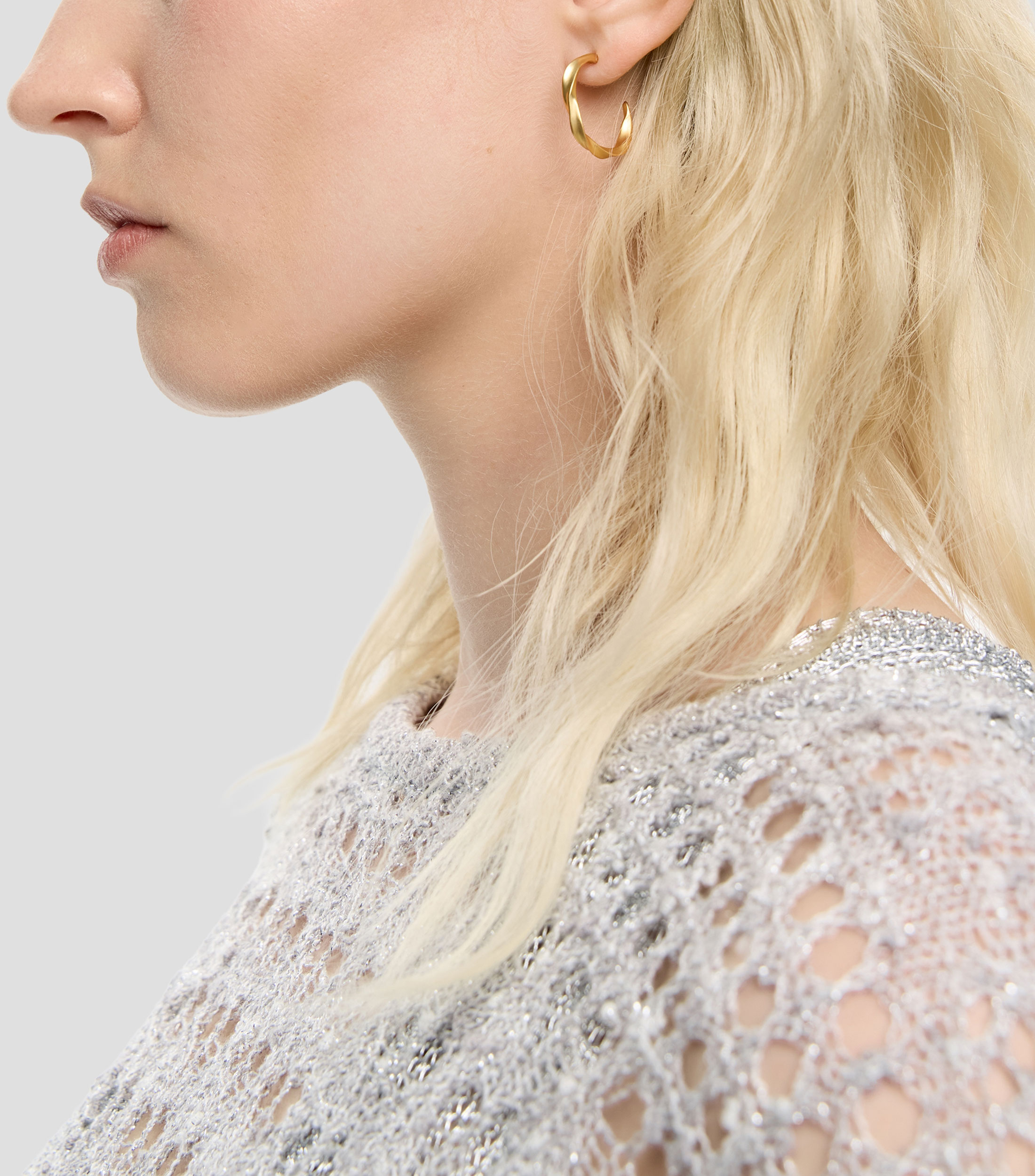 Pendientes aro irregular dorado mate Mujer