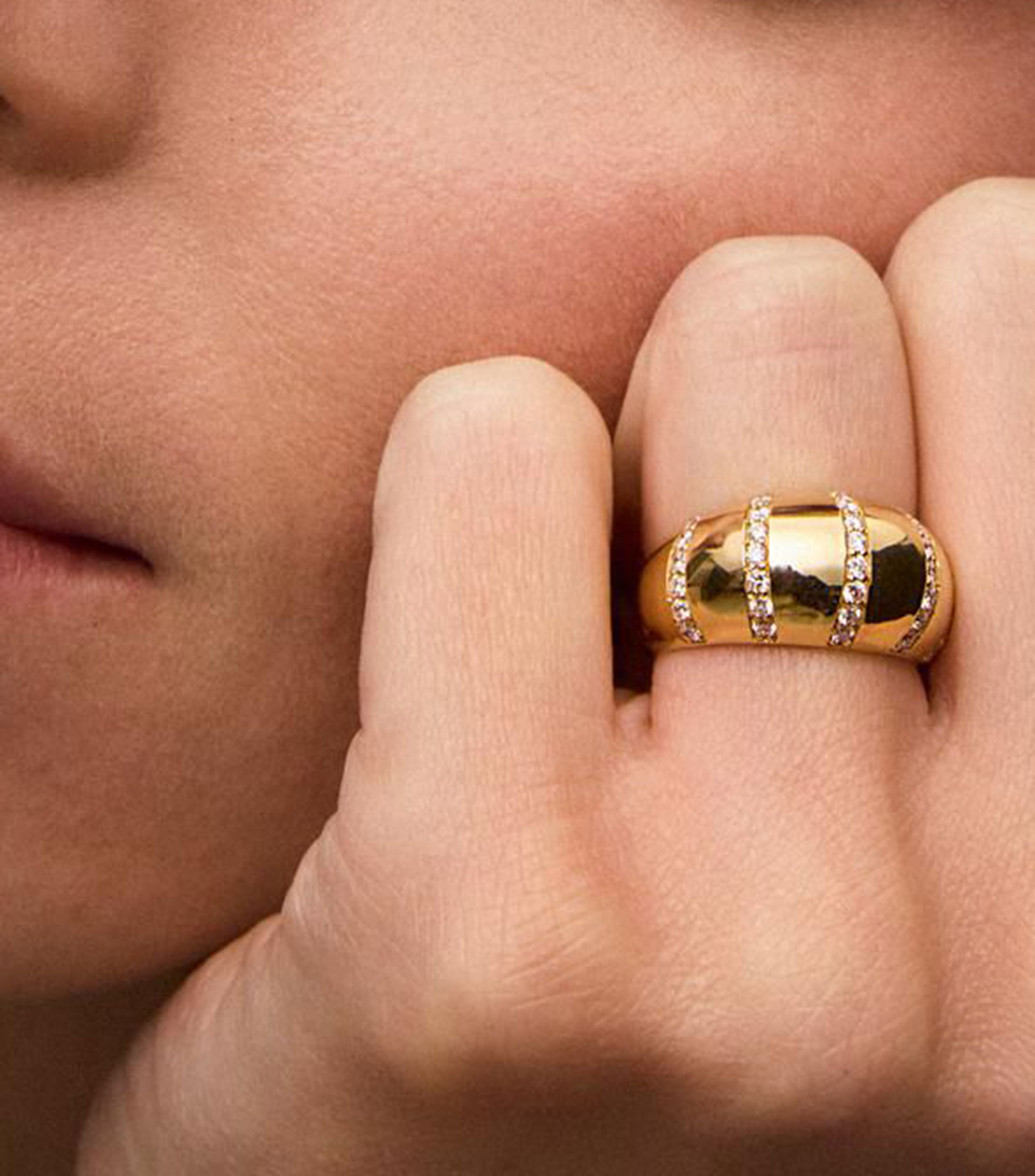 Anillo en oro amarillo de 18 kilates con diamante Mujer