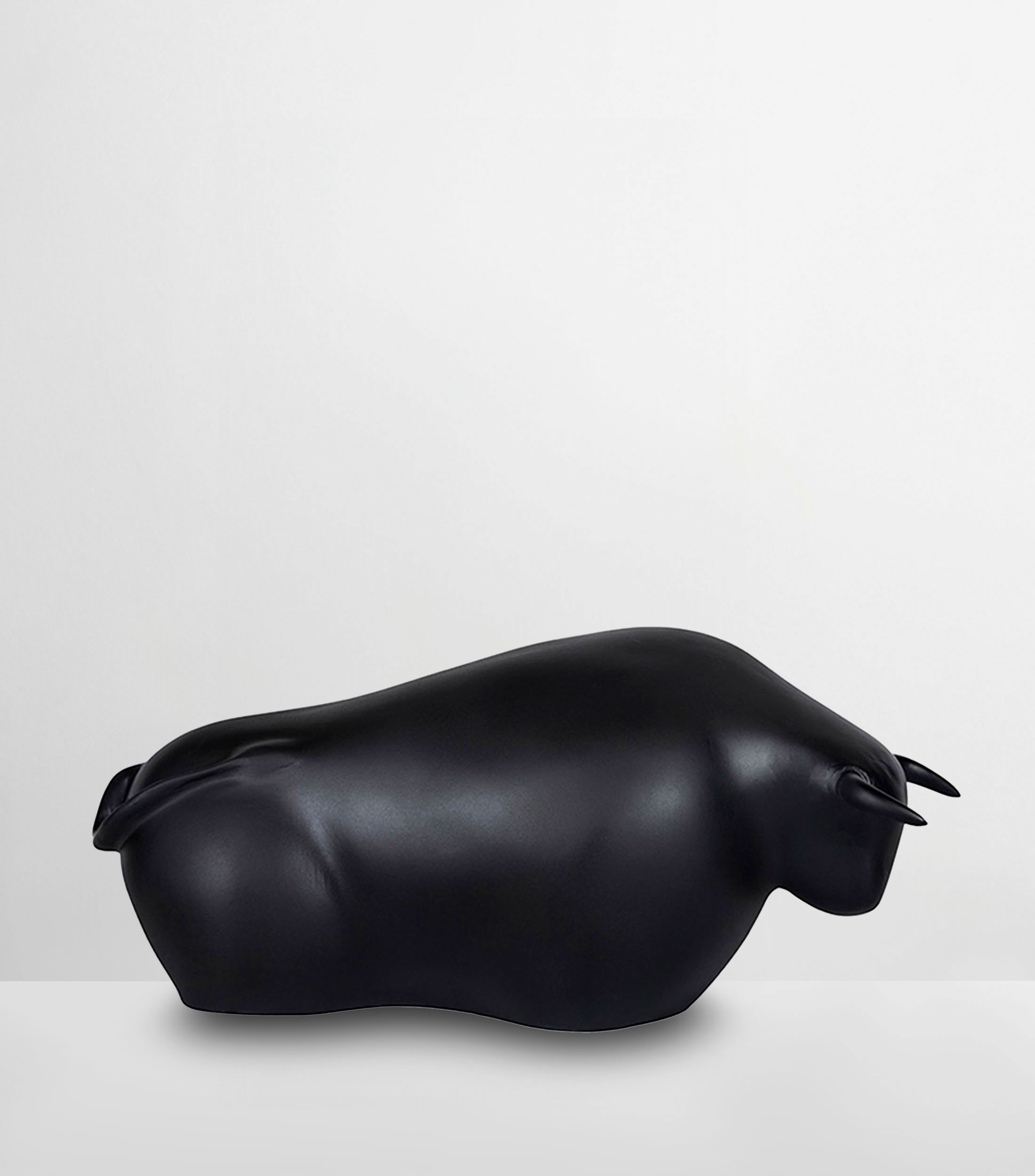 Figura decorativa Toro Negro en arcilla