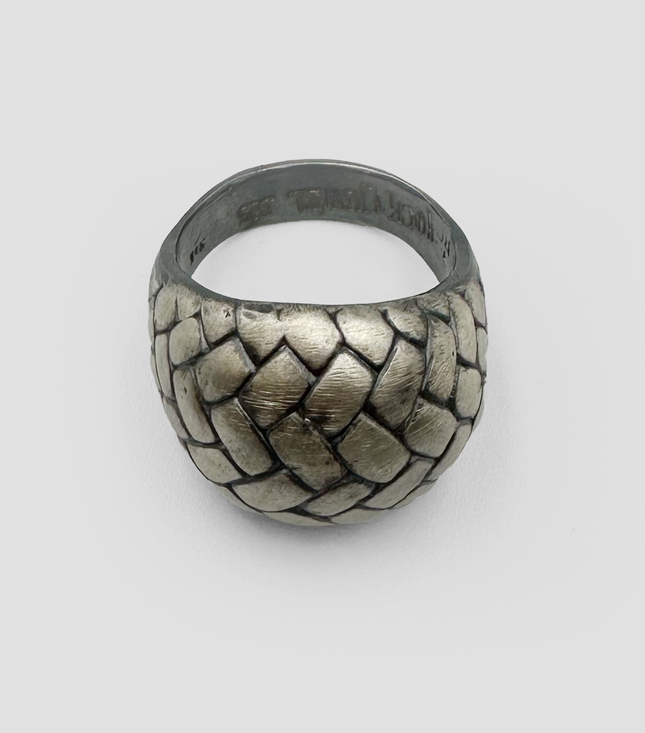 Anillo en Plata con Detalles Entrelazados Hombre