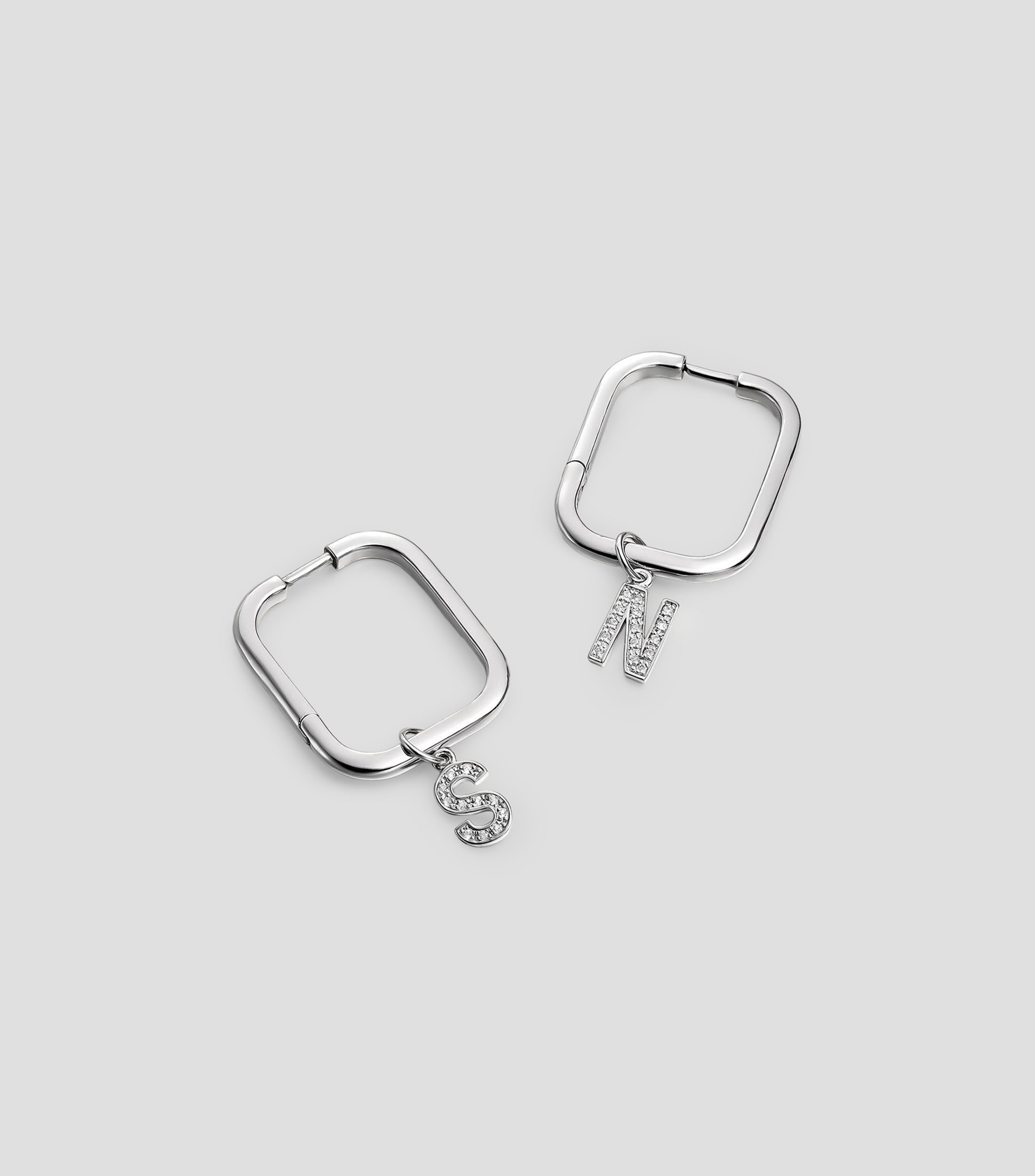 Charm en plata .925 y topacios blancos inicial S Mujer