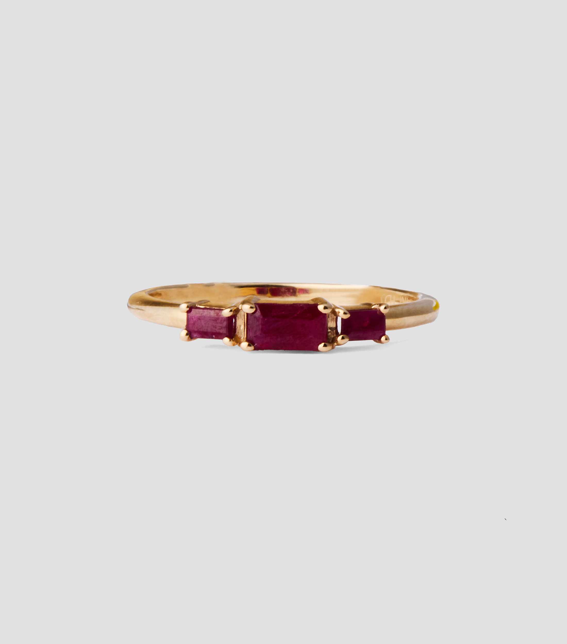 Anillo en Oro Amarillo de 14 Kilates con Incrustación Mujer
