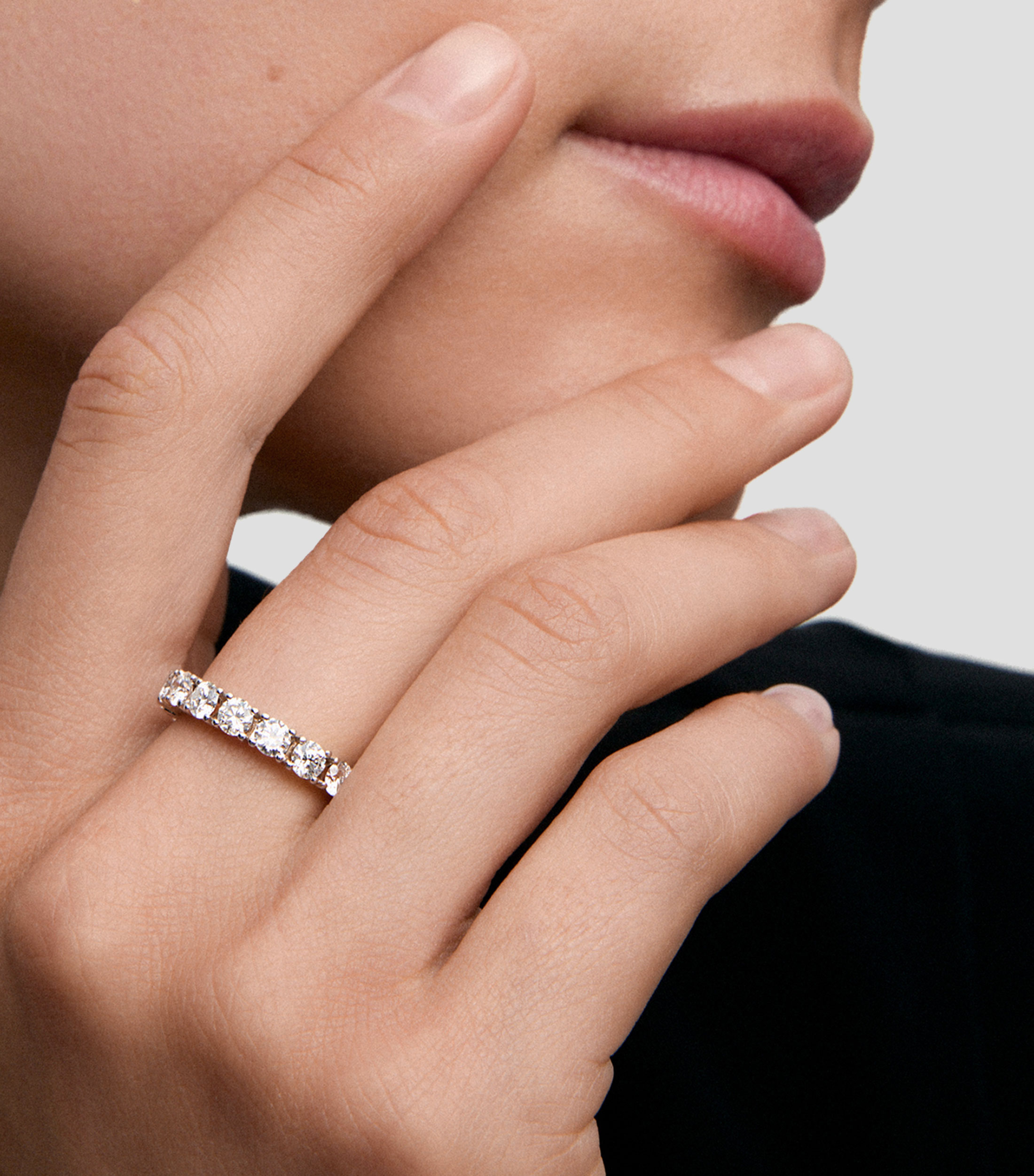 Anillo en Oro de 18 Kilates con diamantes Mujer