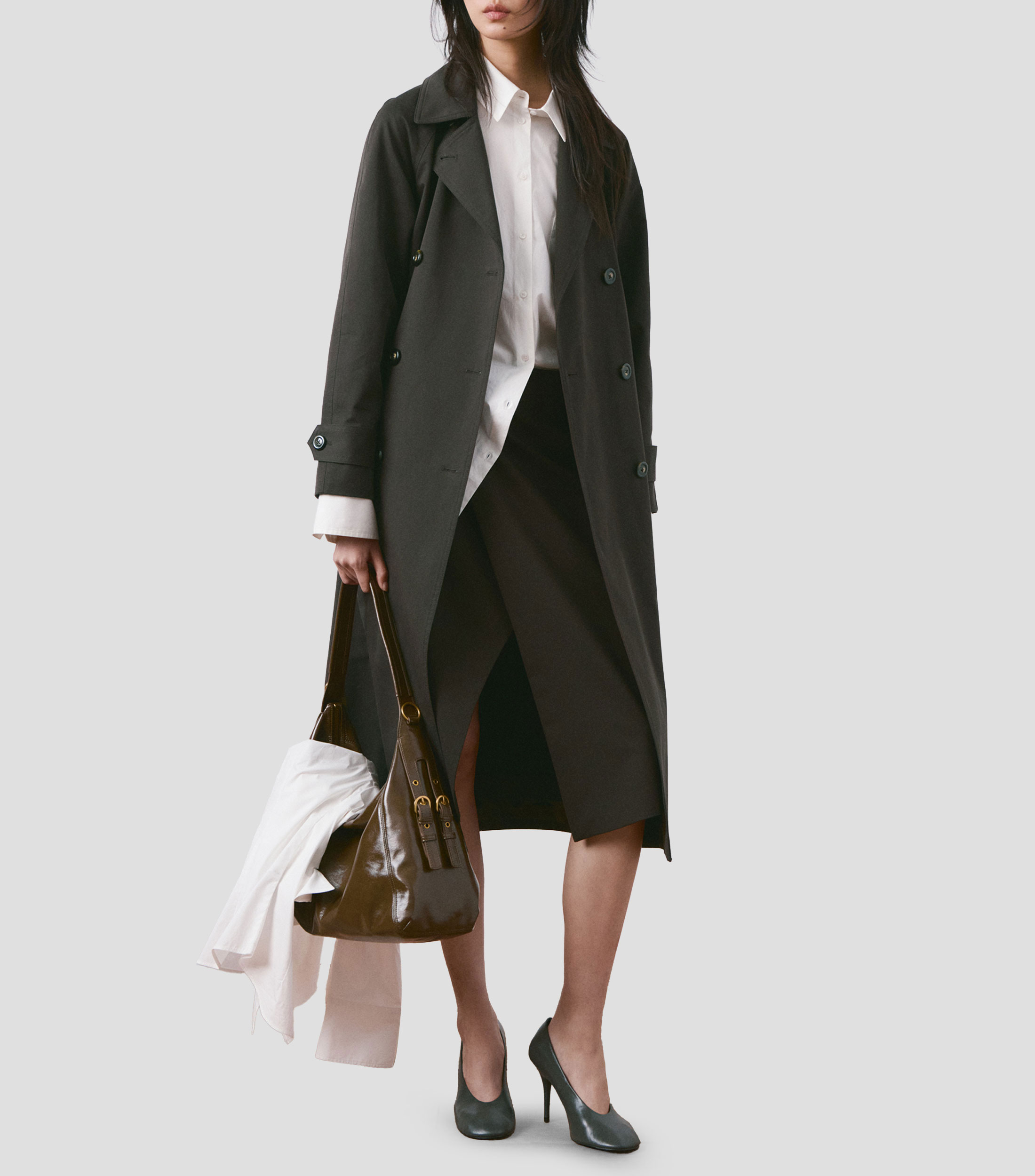 Gabardina larga con botones y cinta Mujer