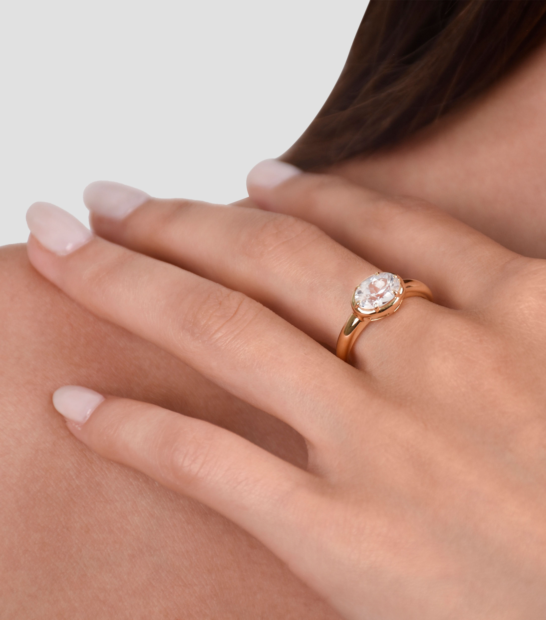 Anillo en oro amarillo 18 kilates con topacio Mujer