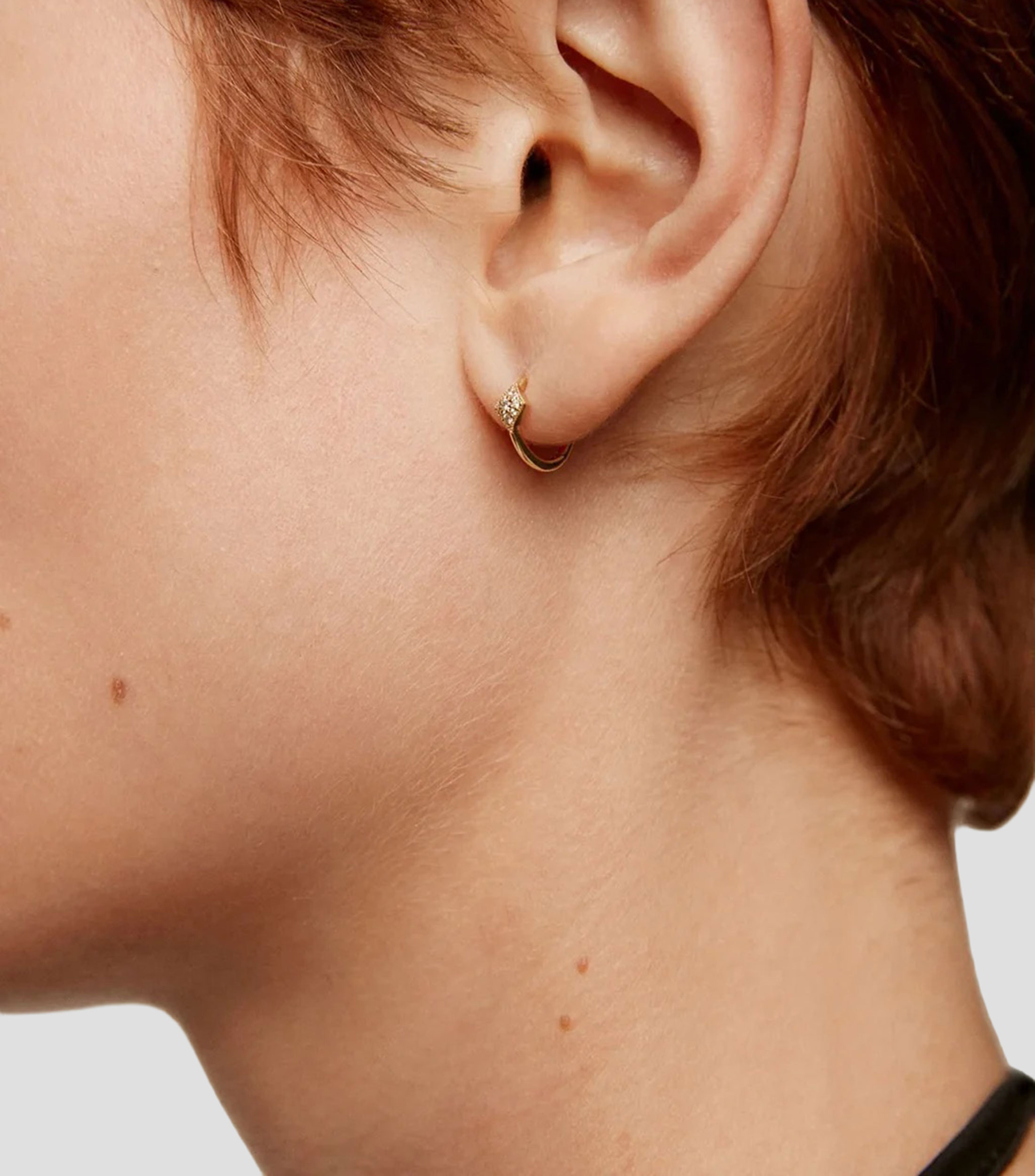 Arete en oro amarillo de 18 kilates con diamantes Bambú Mujer