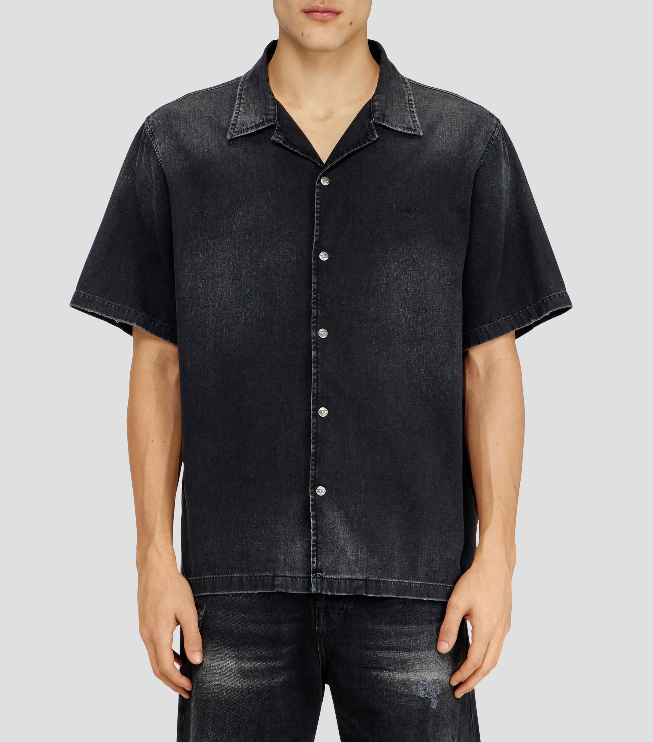 Camisa lisa de mezclilla cuello camisero manga corta Hombre