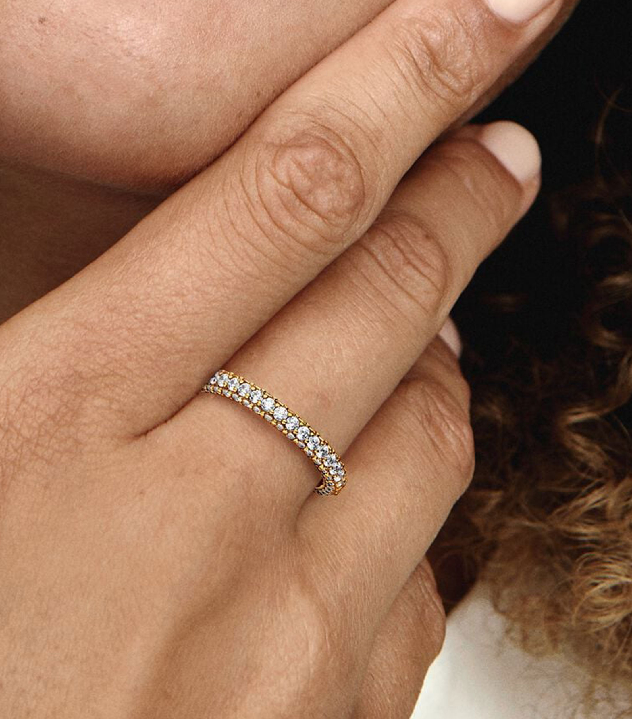 Anillo con zirconias Mujer