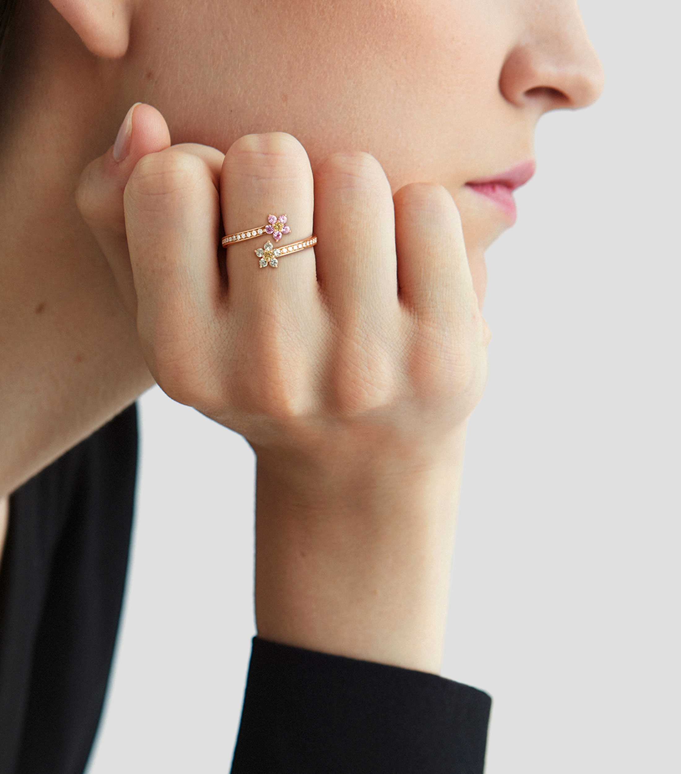 Anillo en oro rosa de 18 Kts con zafiros Mujer