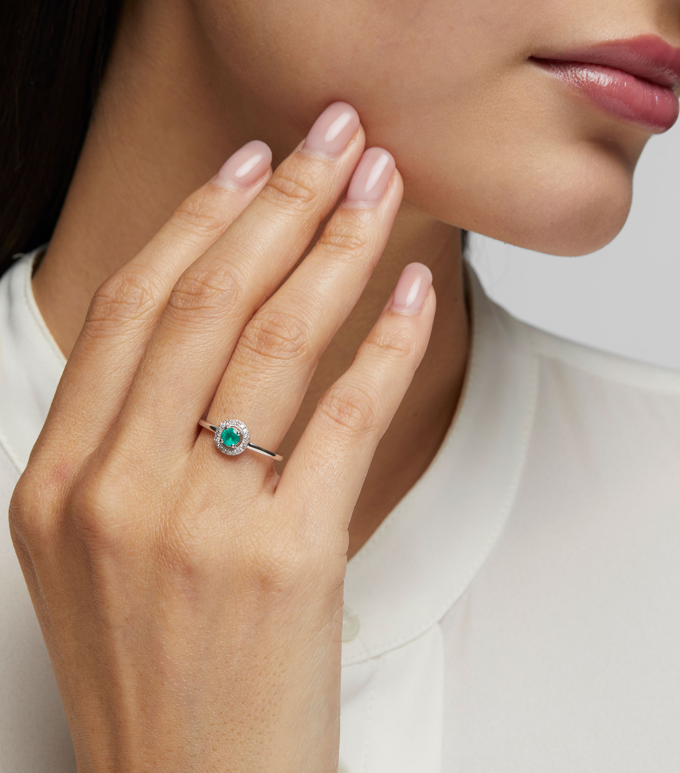 Anillo en oro de 14 kilates con esmeralda Mujer