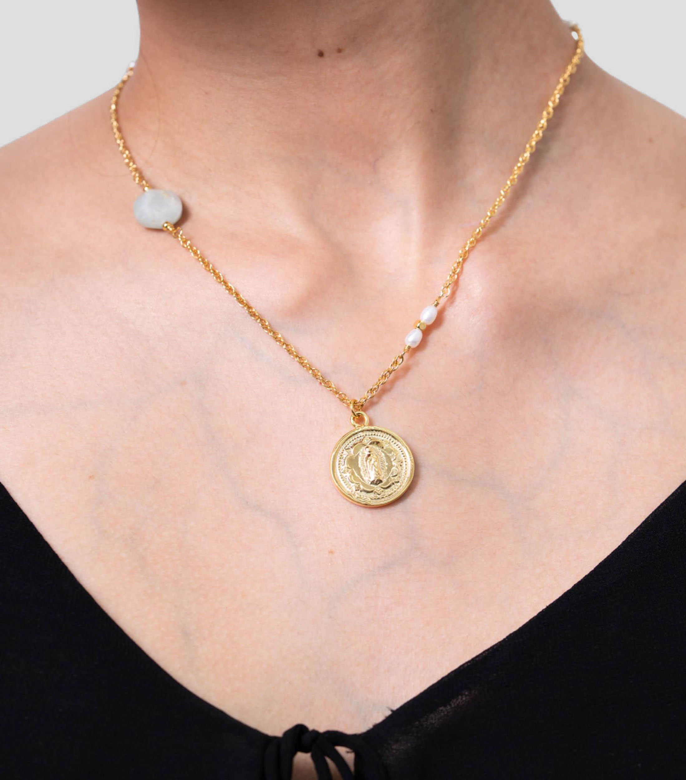 Collar con dije de Virgen de Guadalupe con piedra de luna y perlas cultivadas Mujer