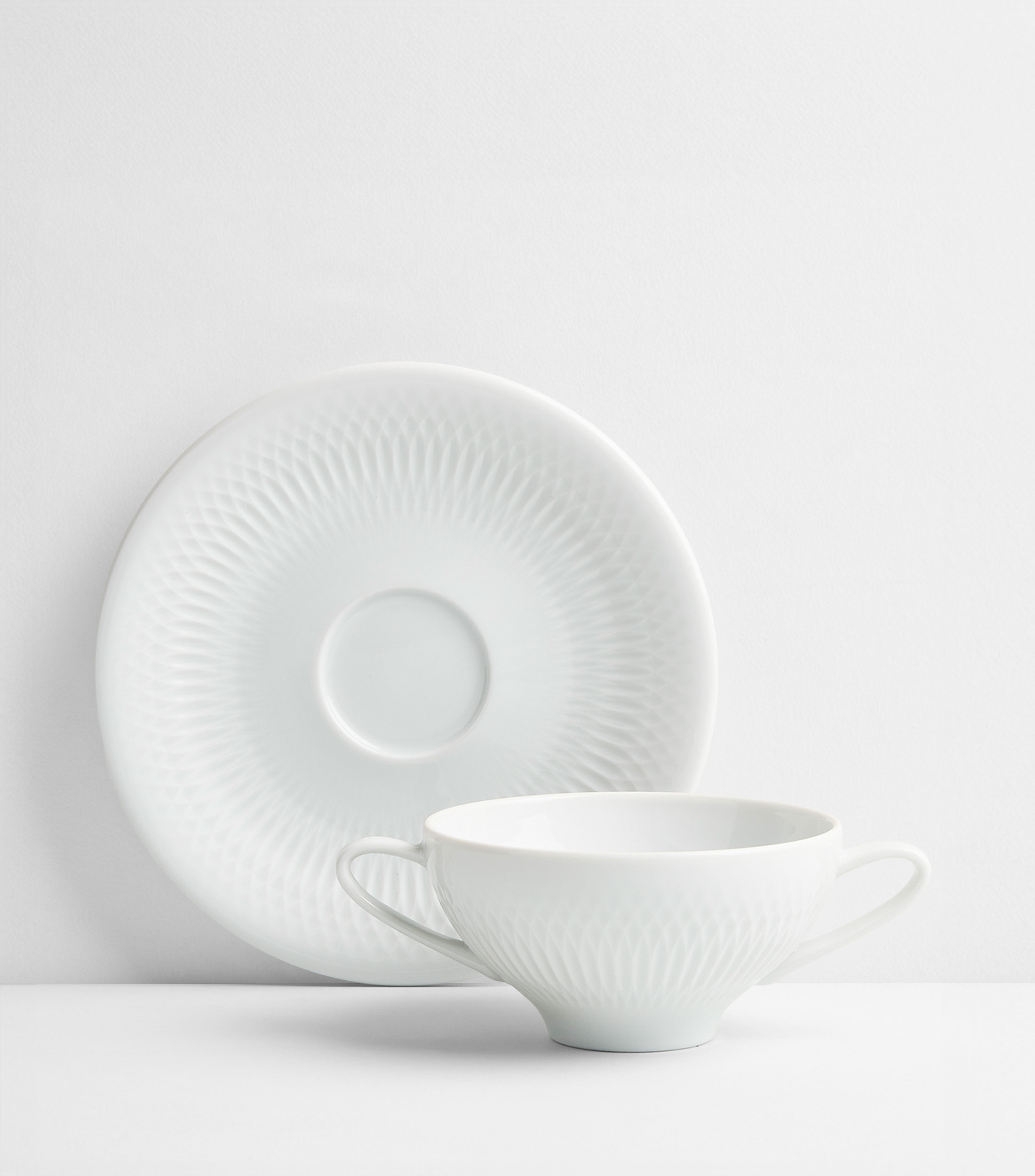 Taza para consomé y platillo Utopía