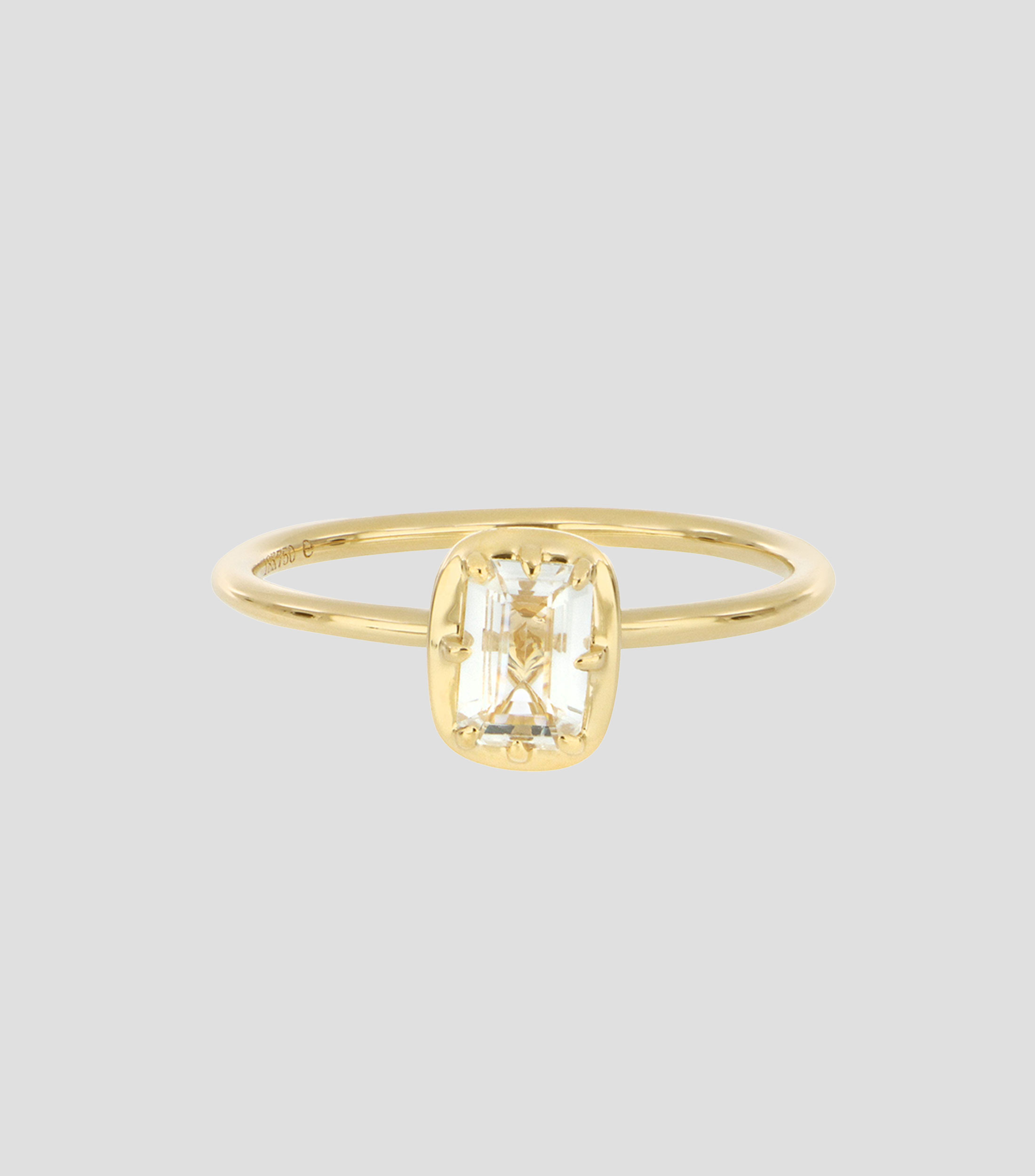 Anillo en Oro amarillo de 18 Kilates con piedra de adorno Mujer