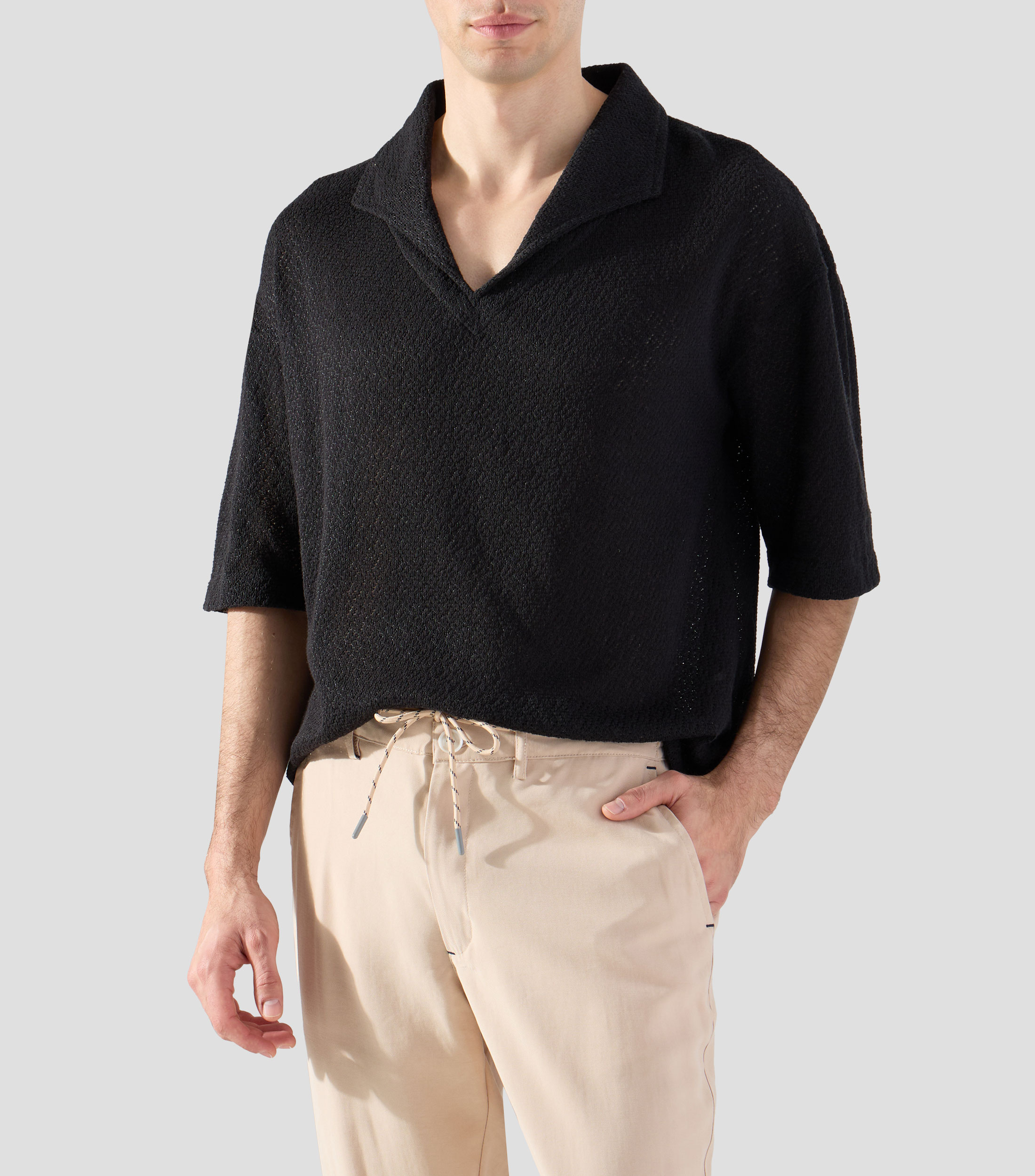 Playera de cuello V con manga corta lisa Hombre