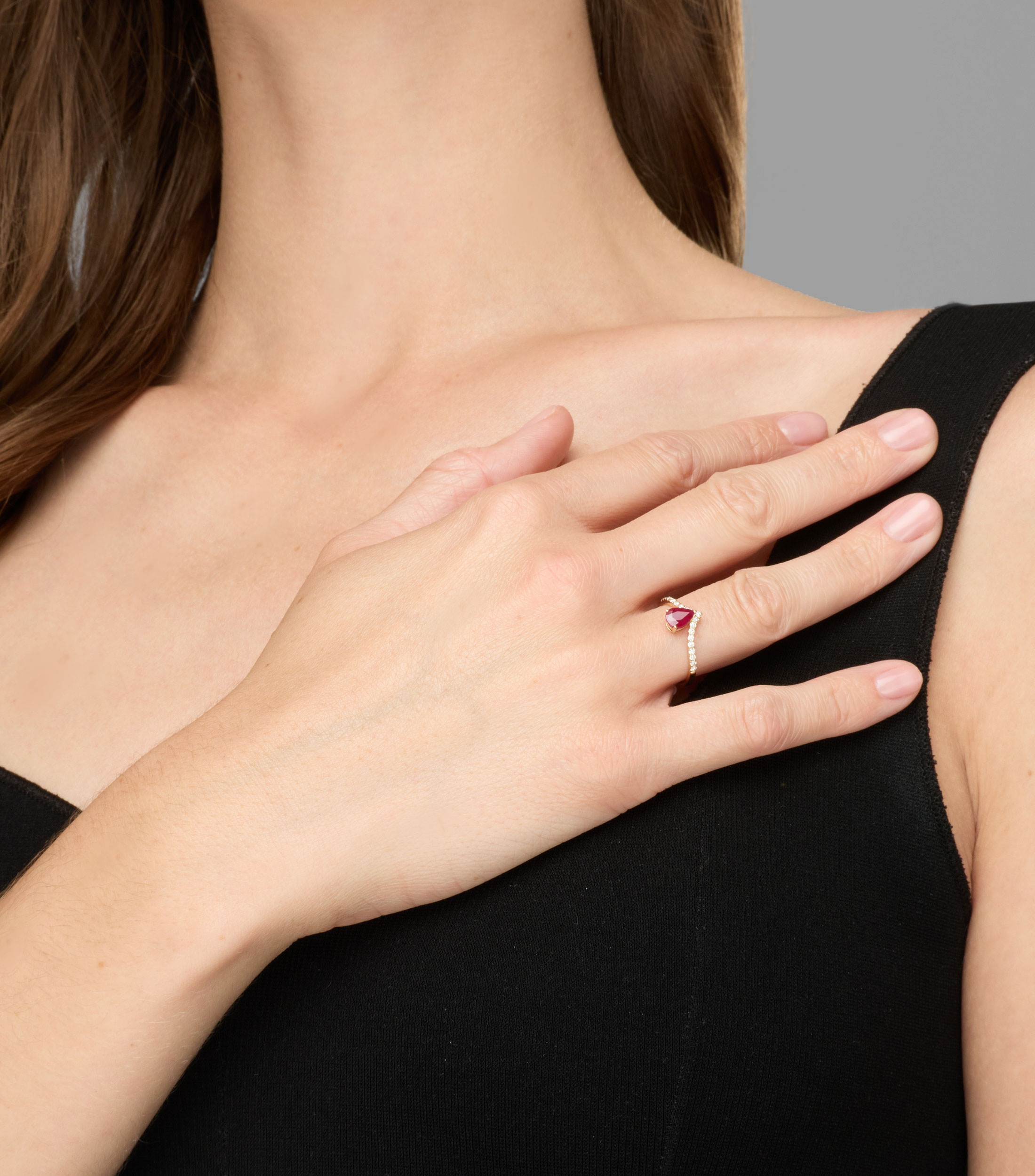 Anillo con incrustación de rubí y diamante Mujer