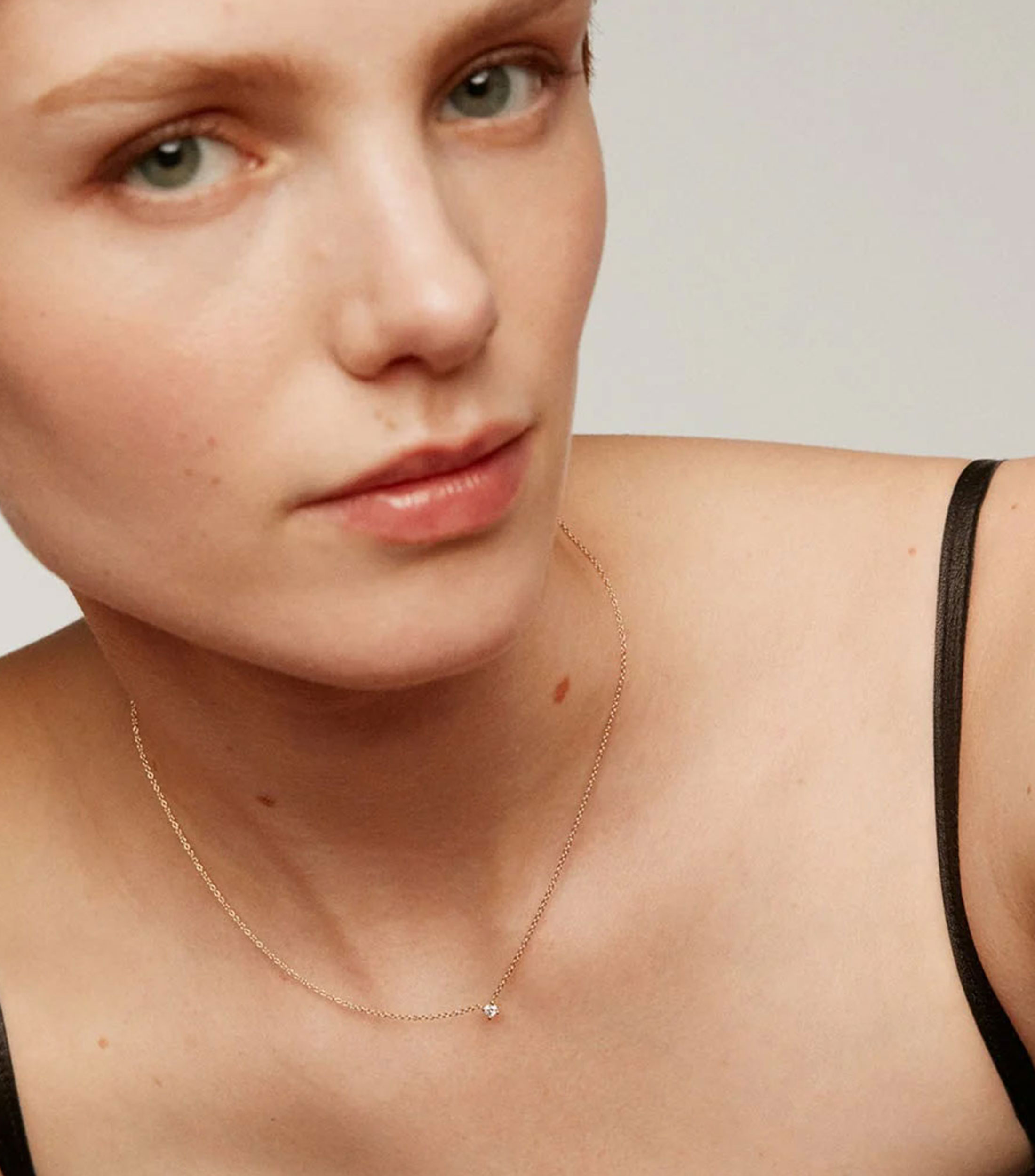 Collar en oro amarillo de 18 kilates con diamantes Solitario Mujer