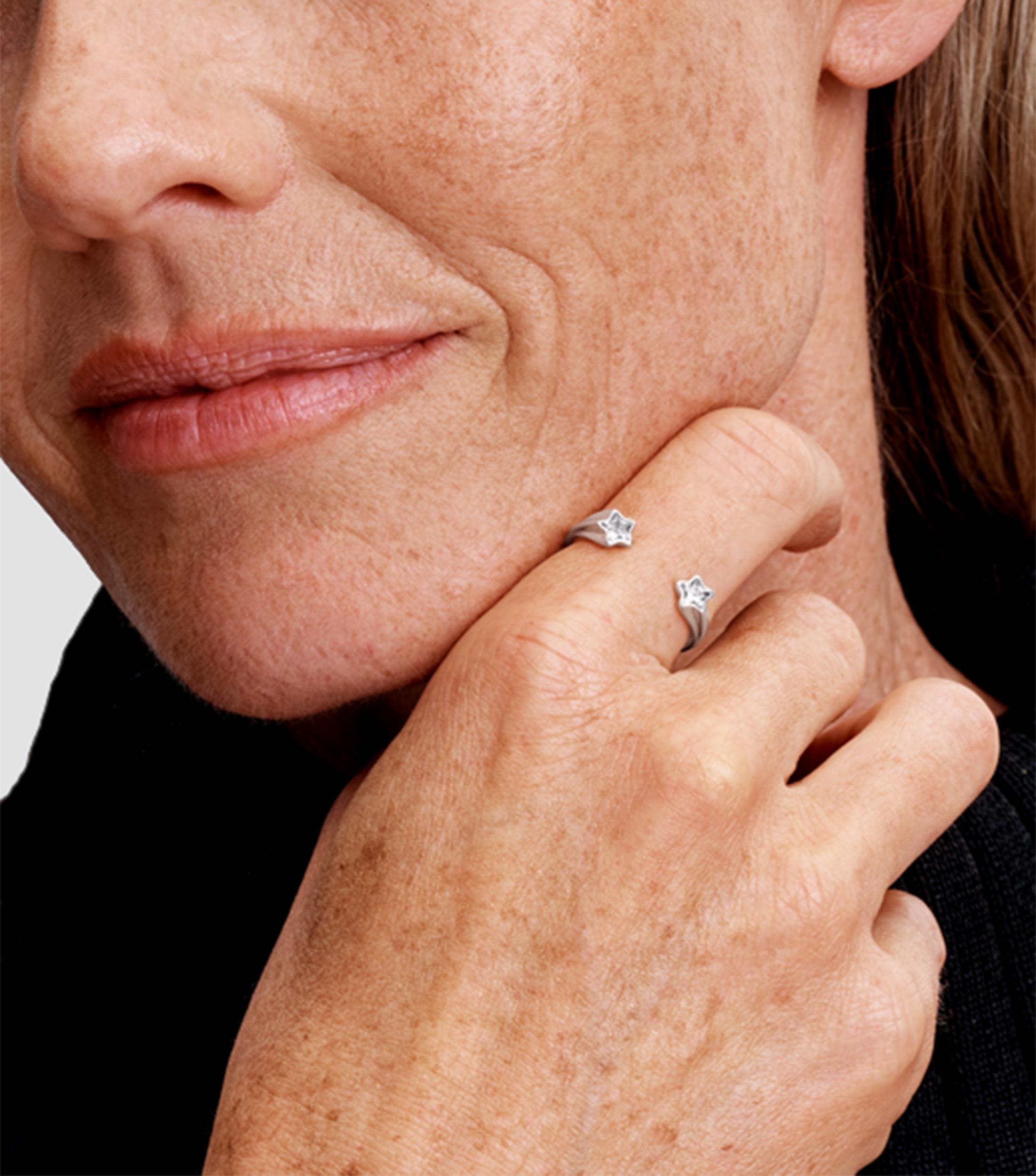 Anillo Abierto con Incrustaciones de Estrella Mujer