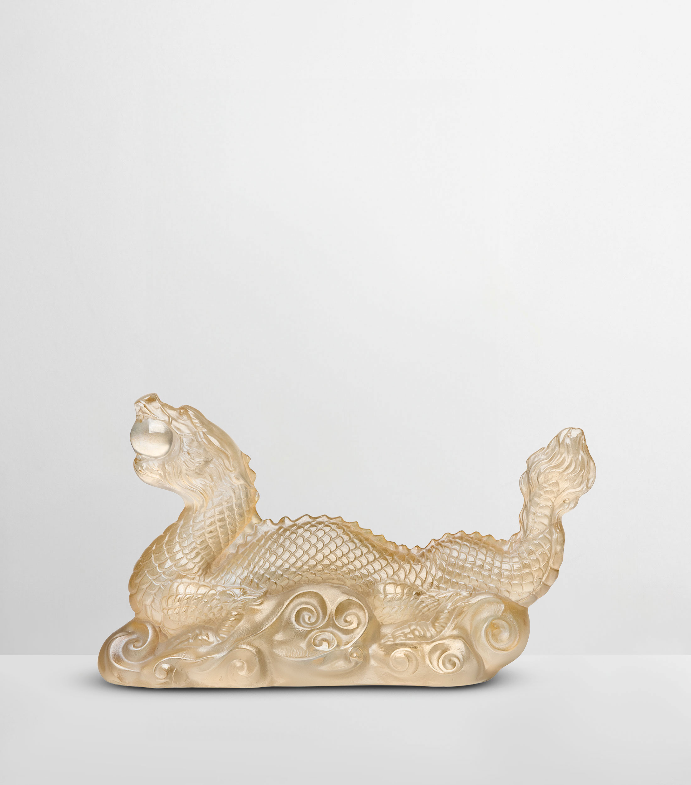 Escultura de Dragón chino en cristal