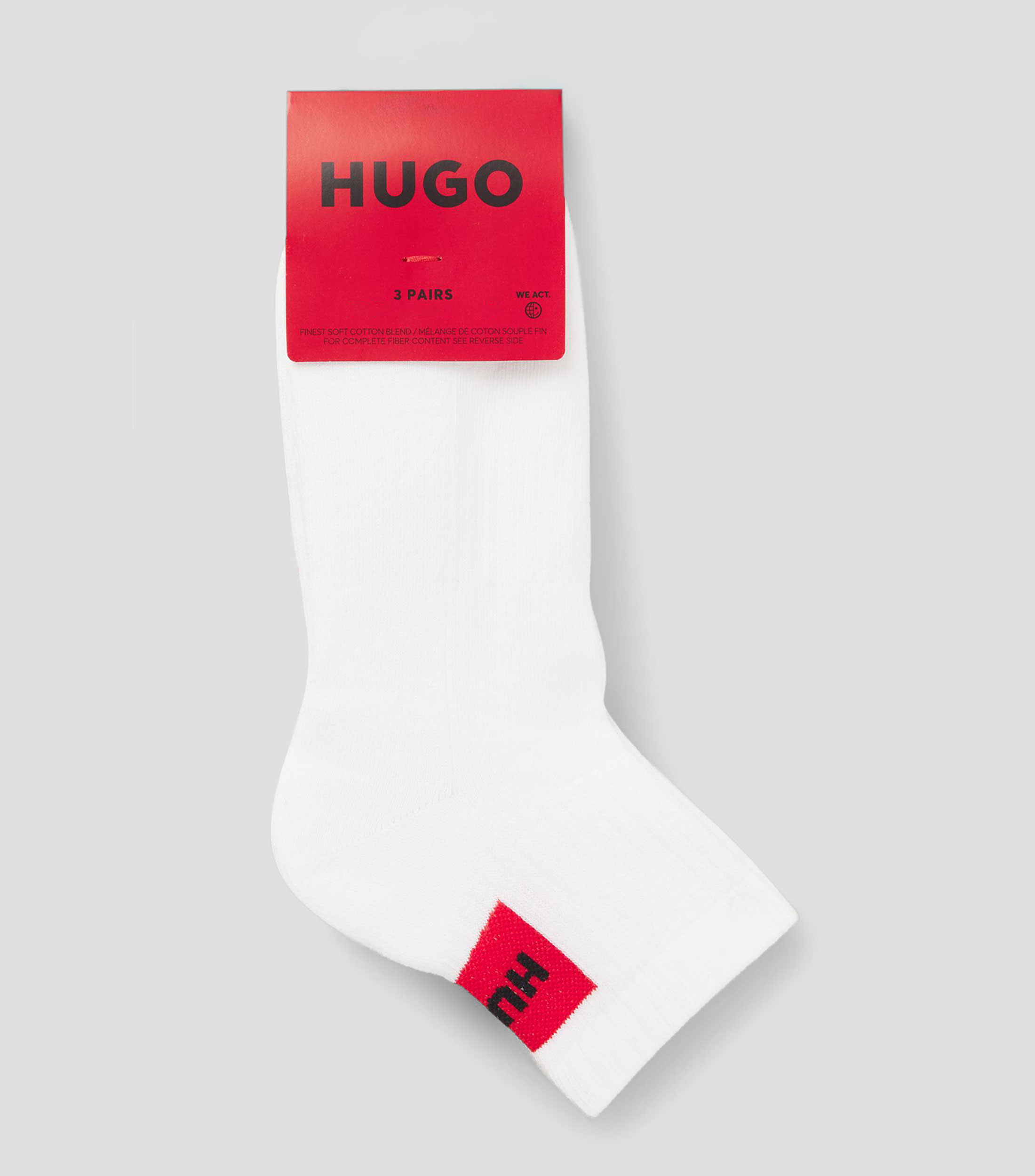 Paquete de tres pares de calcetines tobilleros con etiquetas con logo rojas Hombre