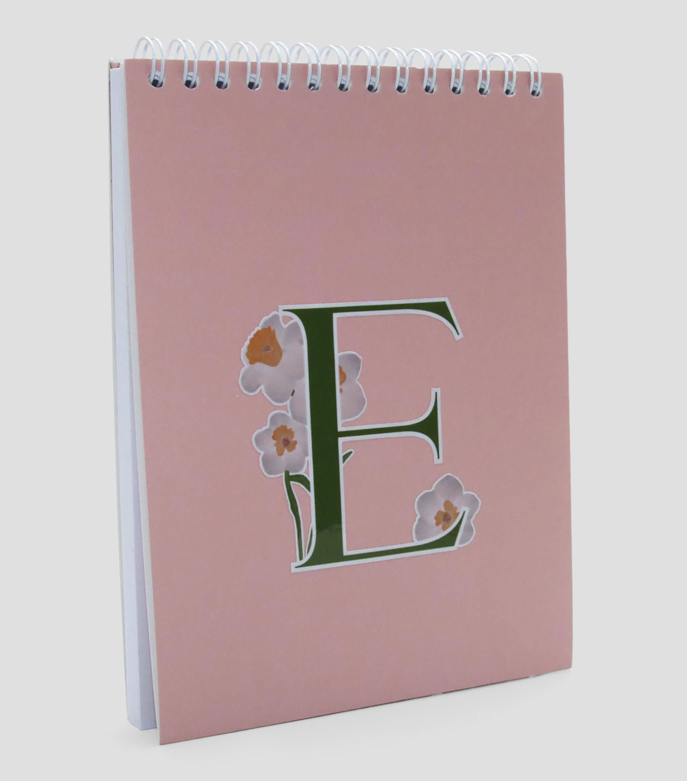 Libreta mediana inicial "E", hojas raya