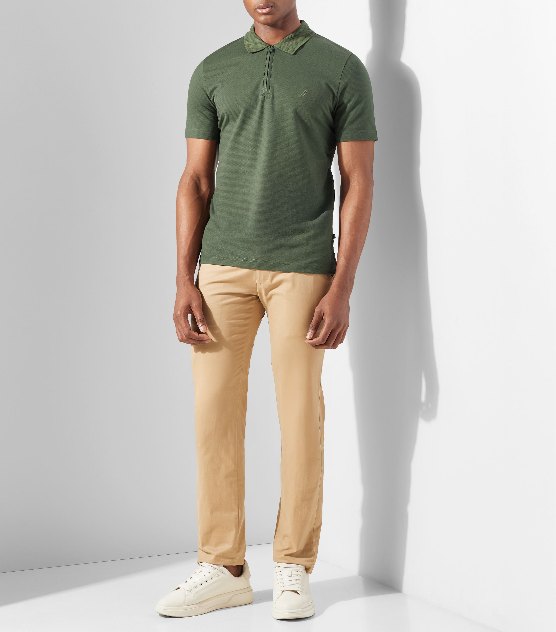 Playera tipo polo manga corta con microdiseños Hombre