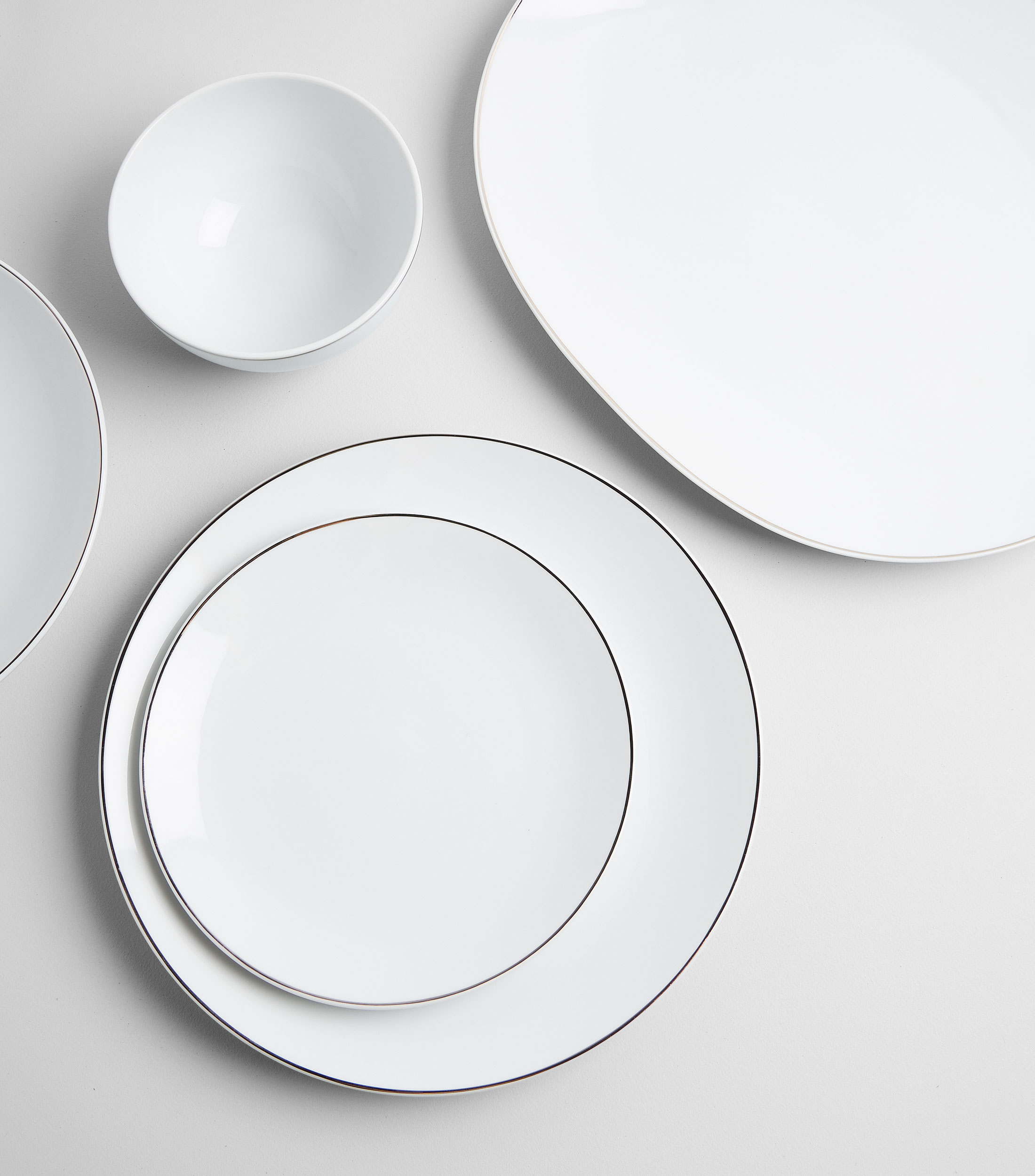 Plato para ensalada Bright en porcelana blanca