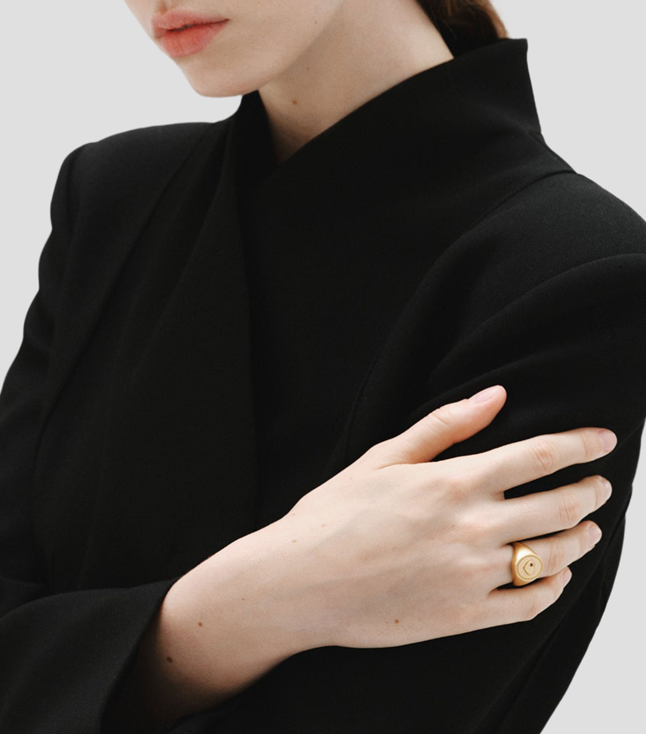 Anillo en Plata con granate y corazón Mujer