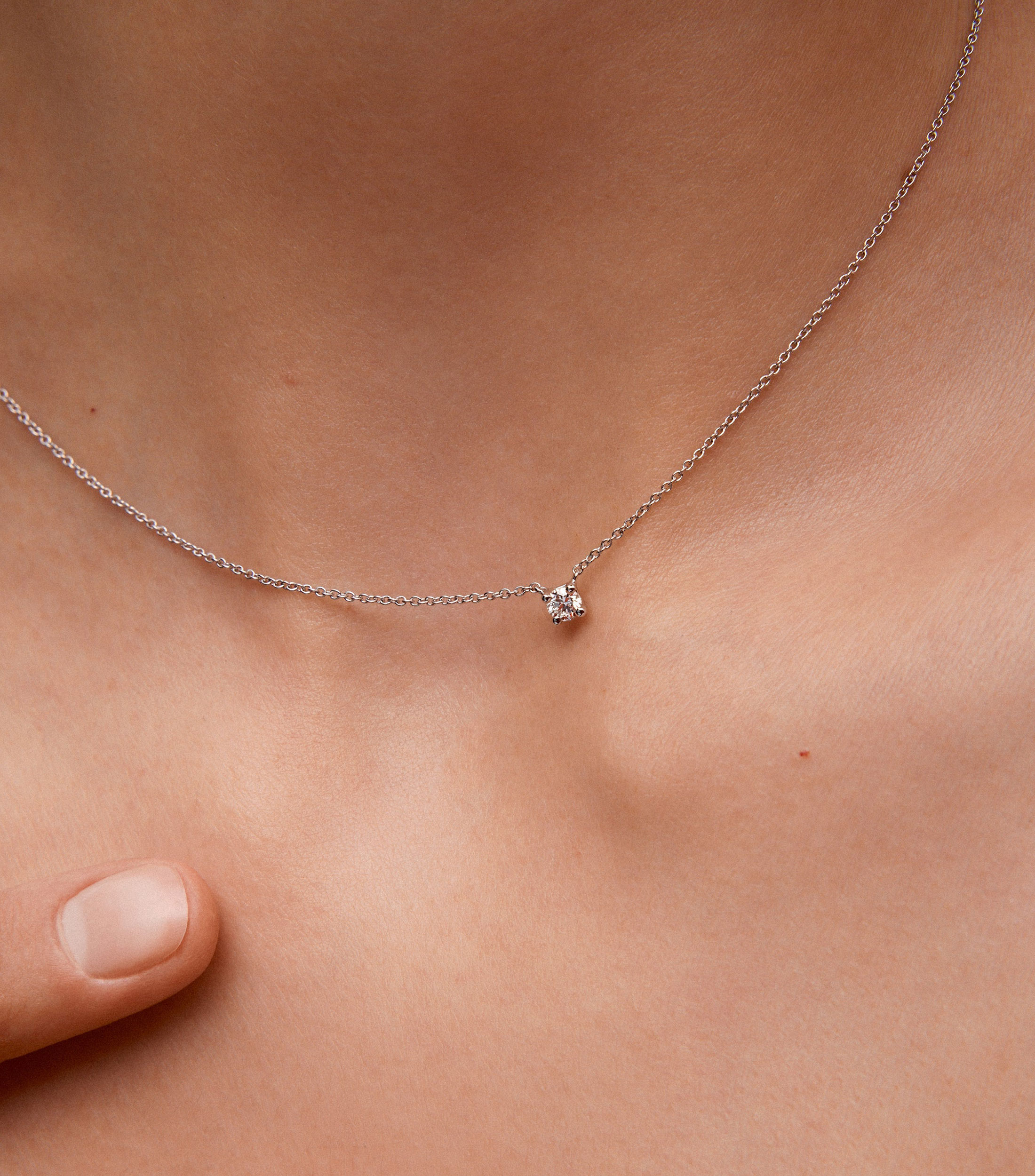 Colgante en oro blanco de 18 Kilates con diamantes Mujer