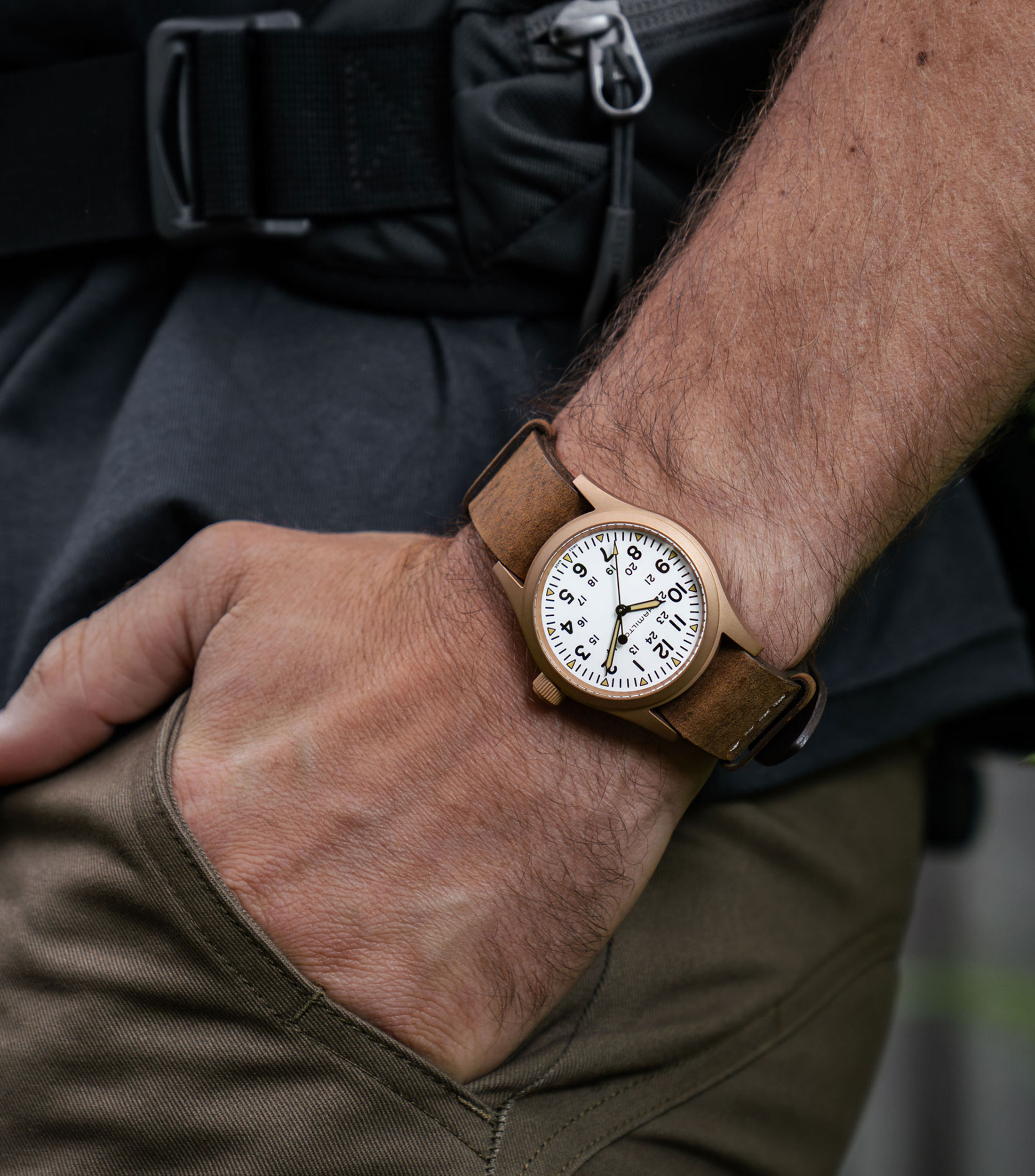 Reloj Unisex Khaki Field Casual, Bronce