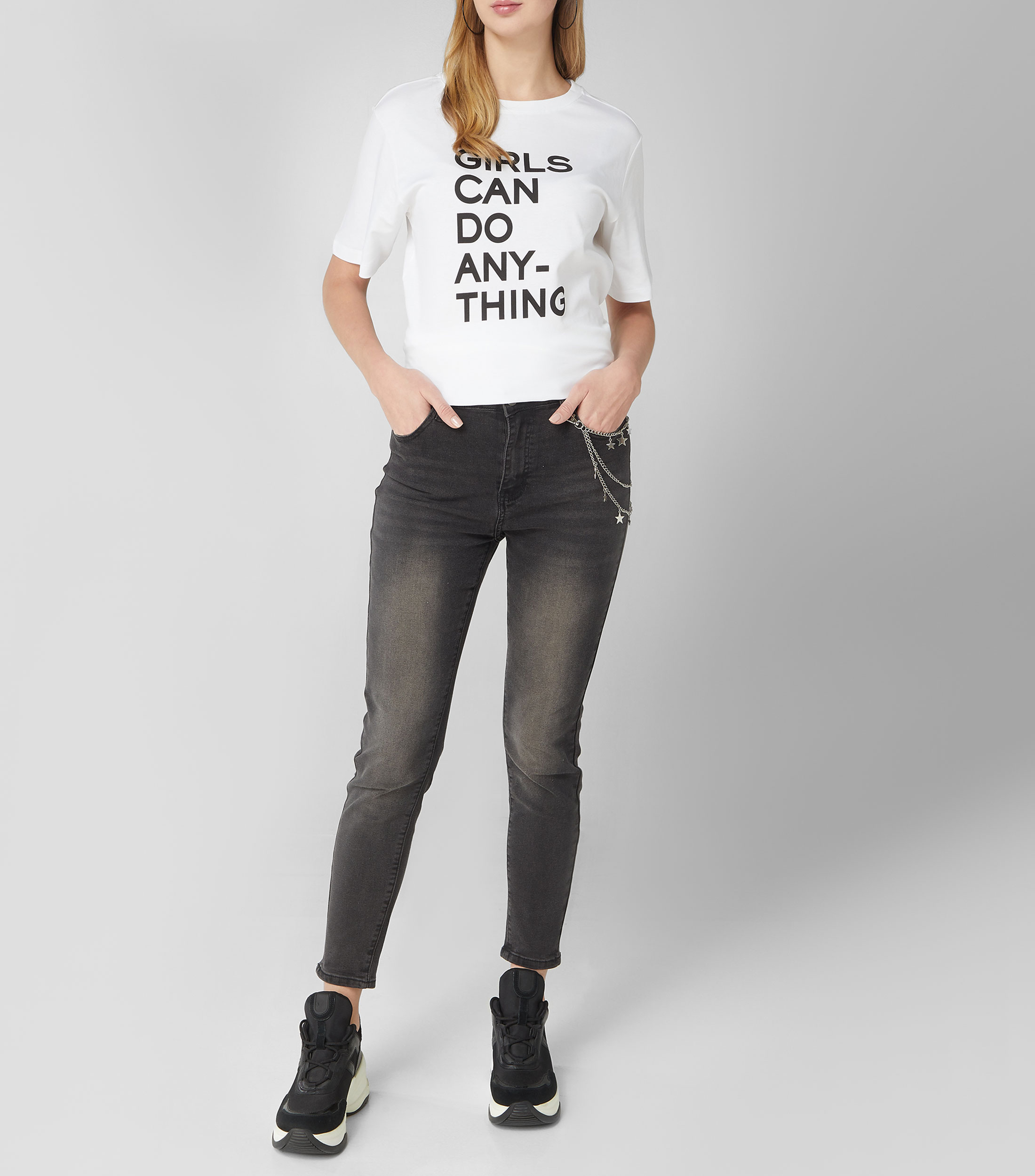 Playera cuello redondo manga corta con grafía estampada Mujer