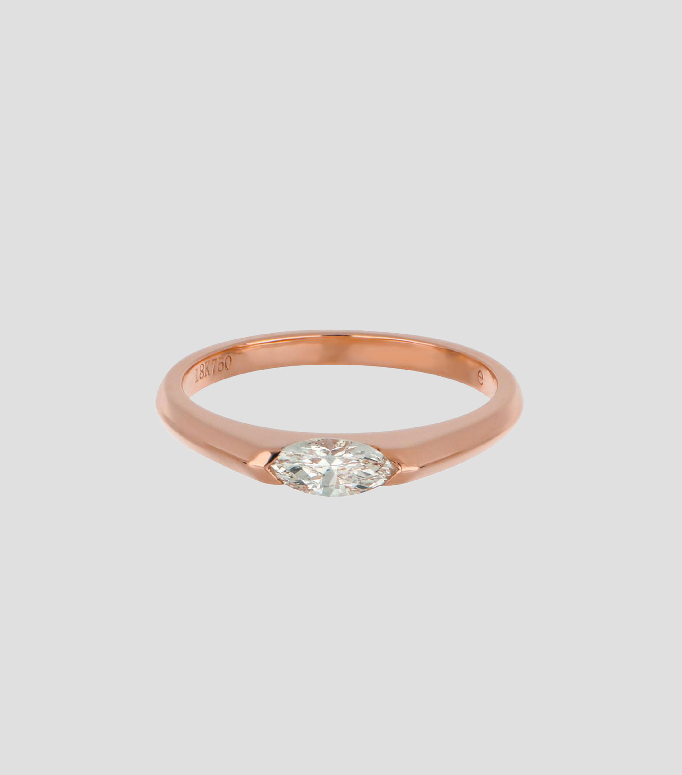 Anillo Solitario con diamante corte marquesa incrustado Mujer