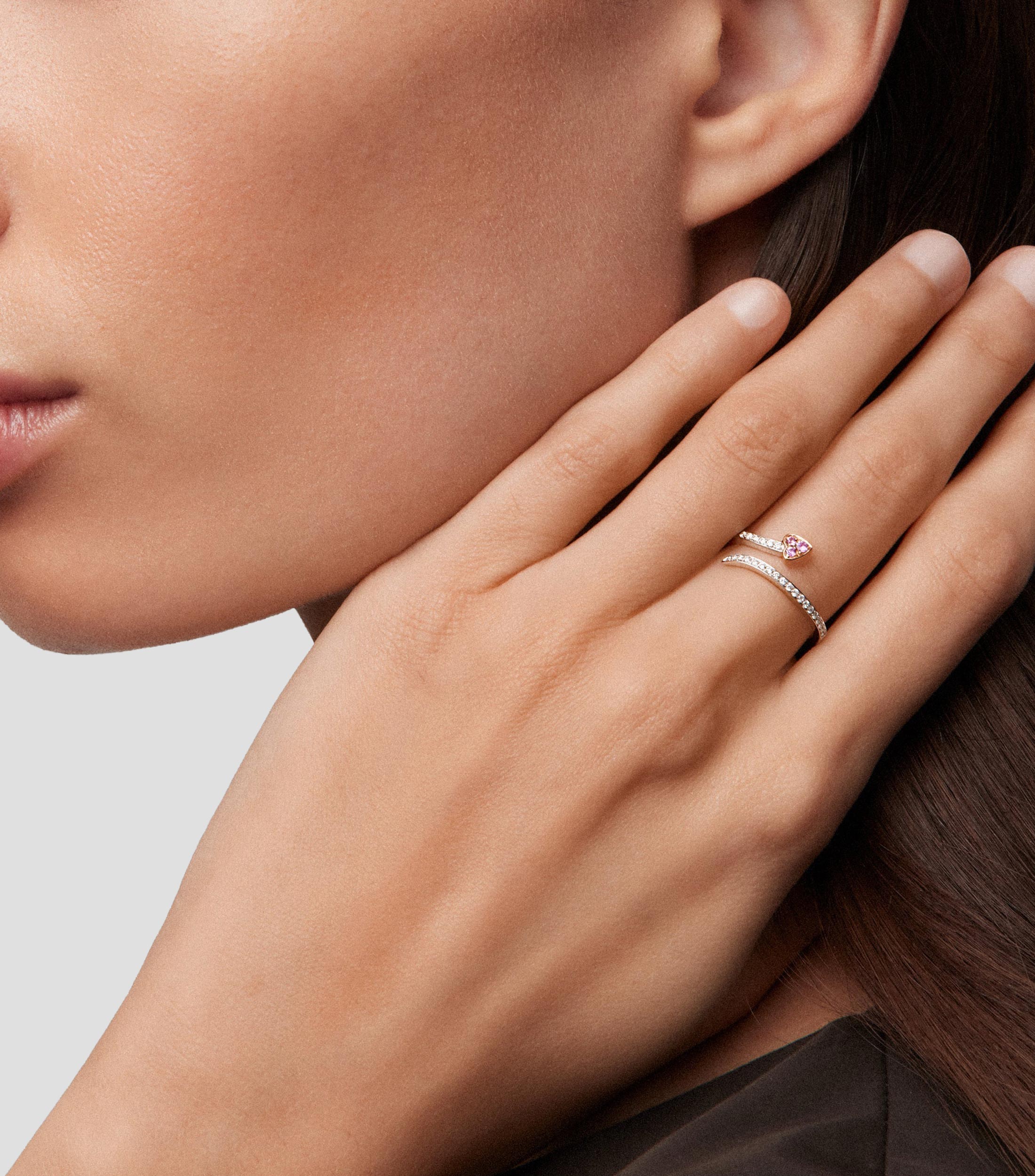 Anillo en oro combinado 18 Kts con diamantes y zafiros Talla 13 Mujer