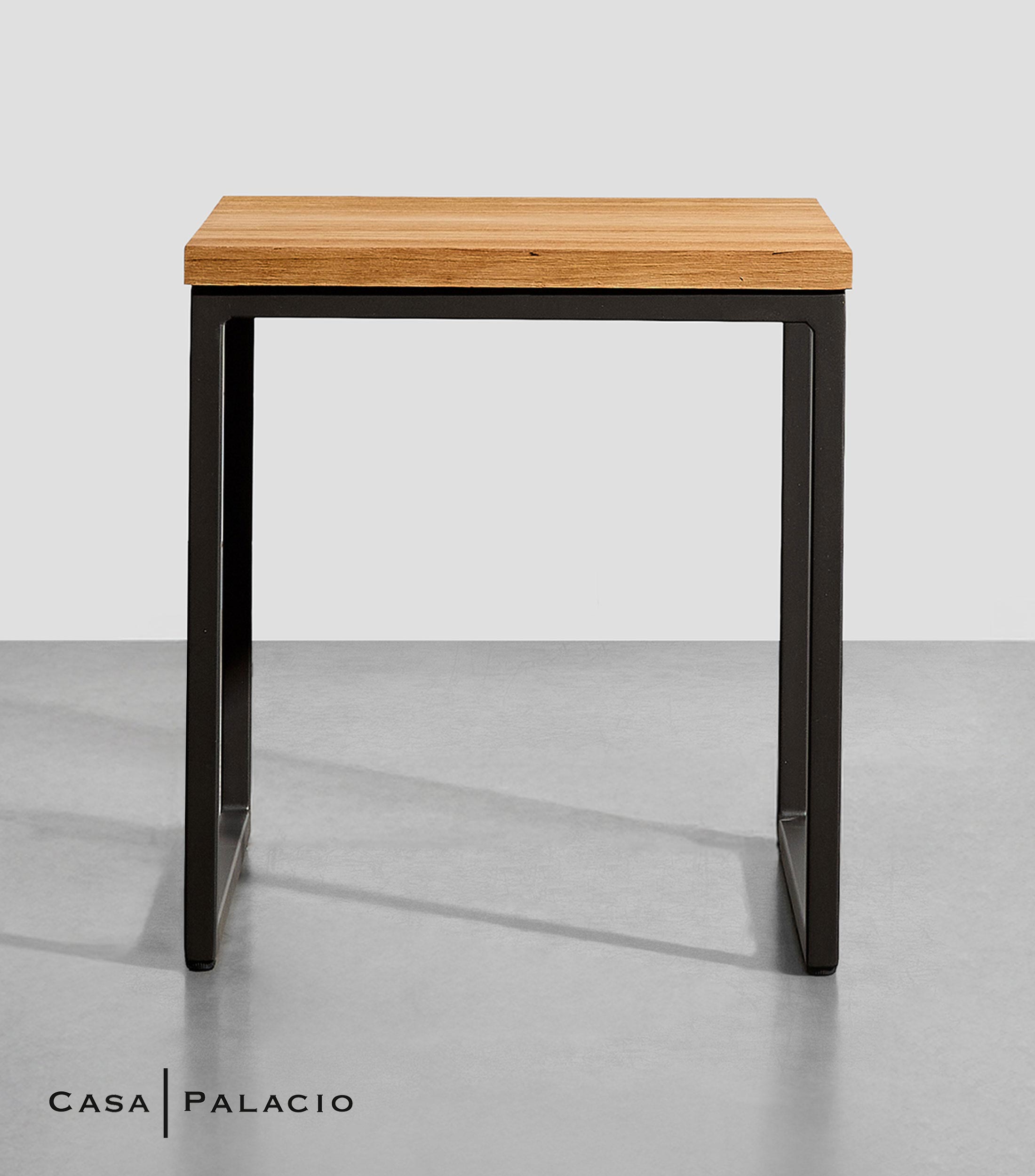 Mesa lateral Calixto en madera y metal