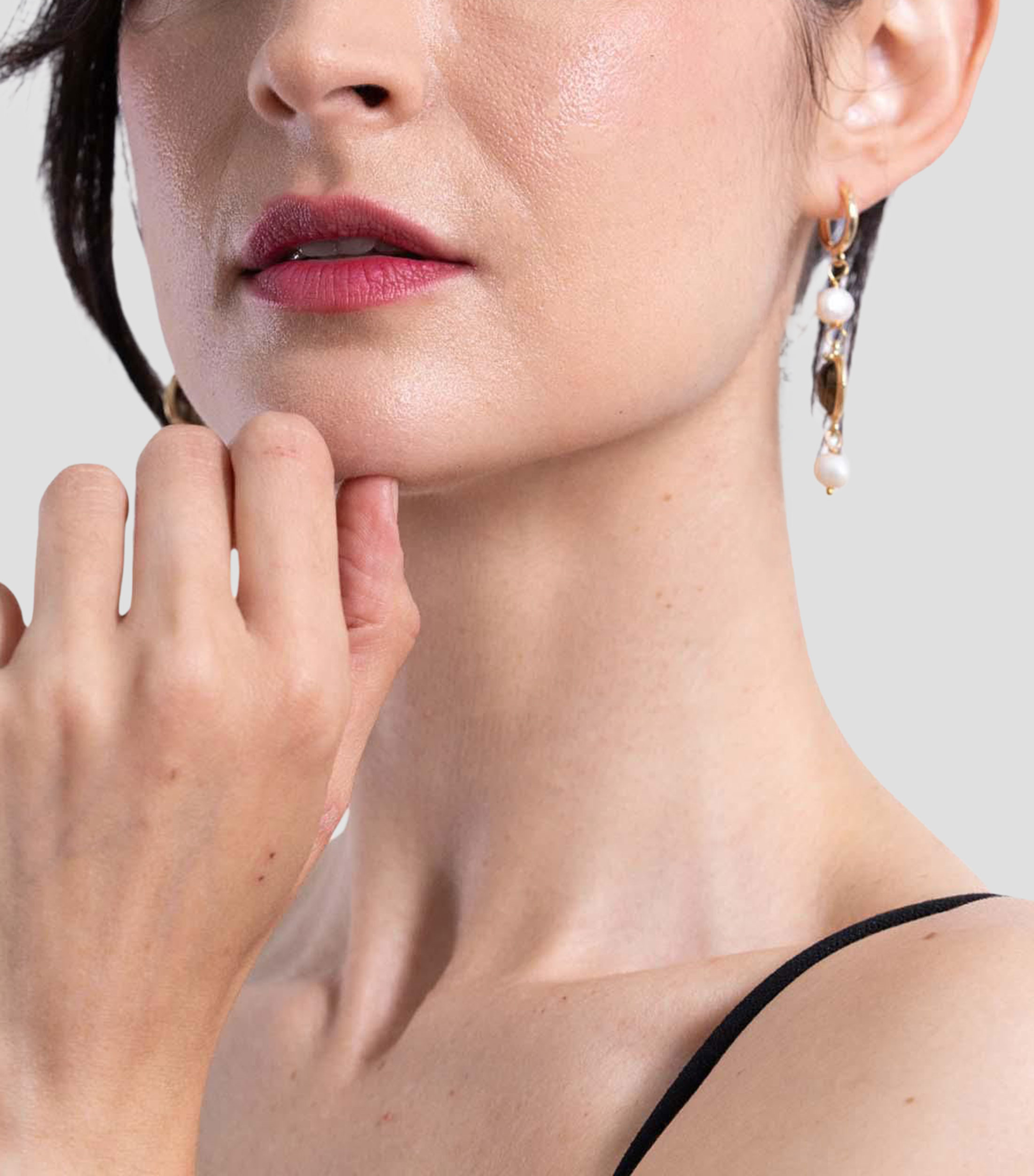 Aretes con perlas y piedra Mujer