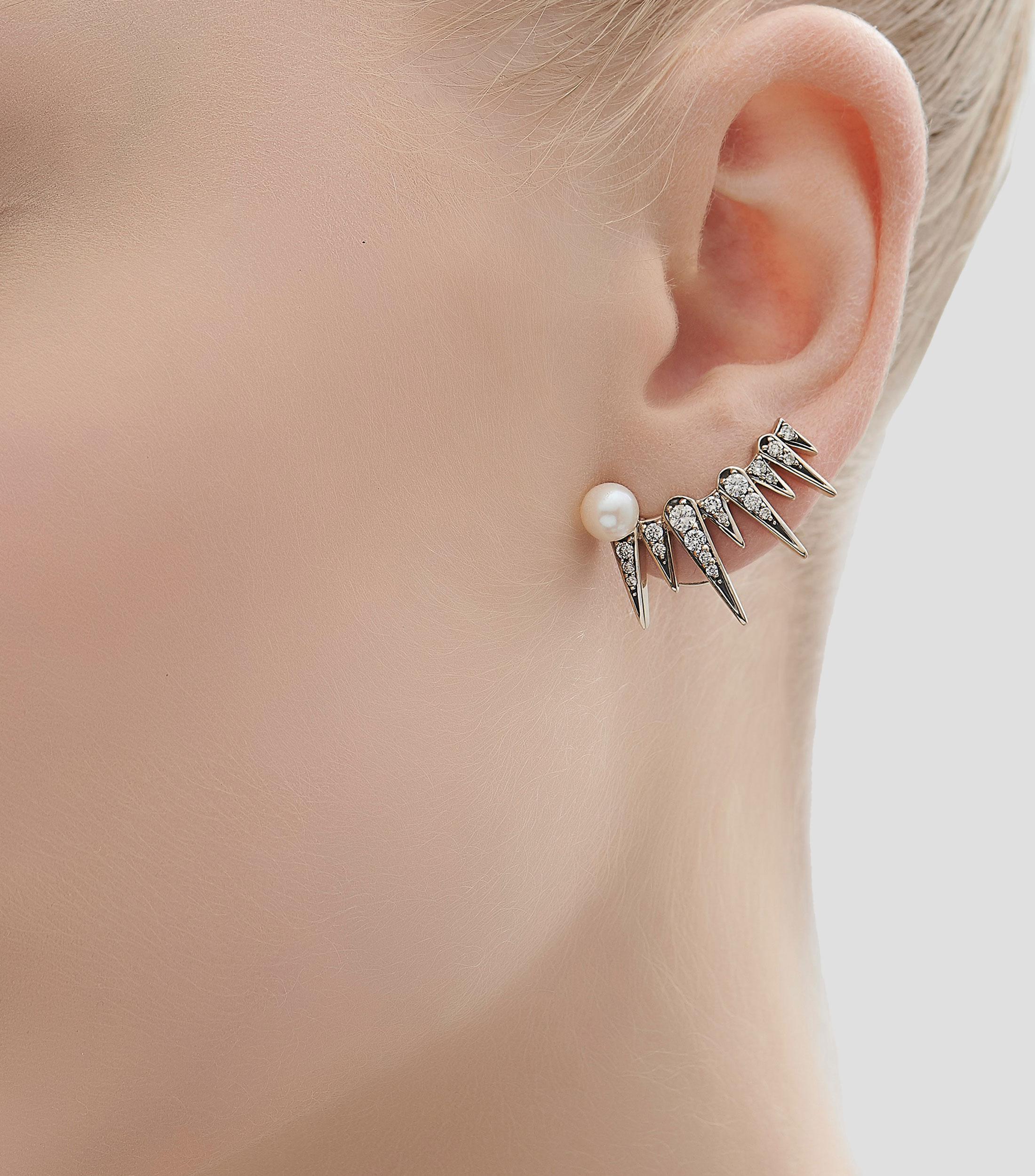 Aretes en oro de 18 kilates con perla y diamantes Pearls of Genesis Mujer