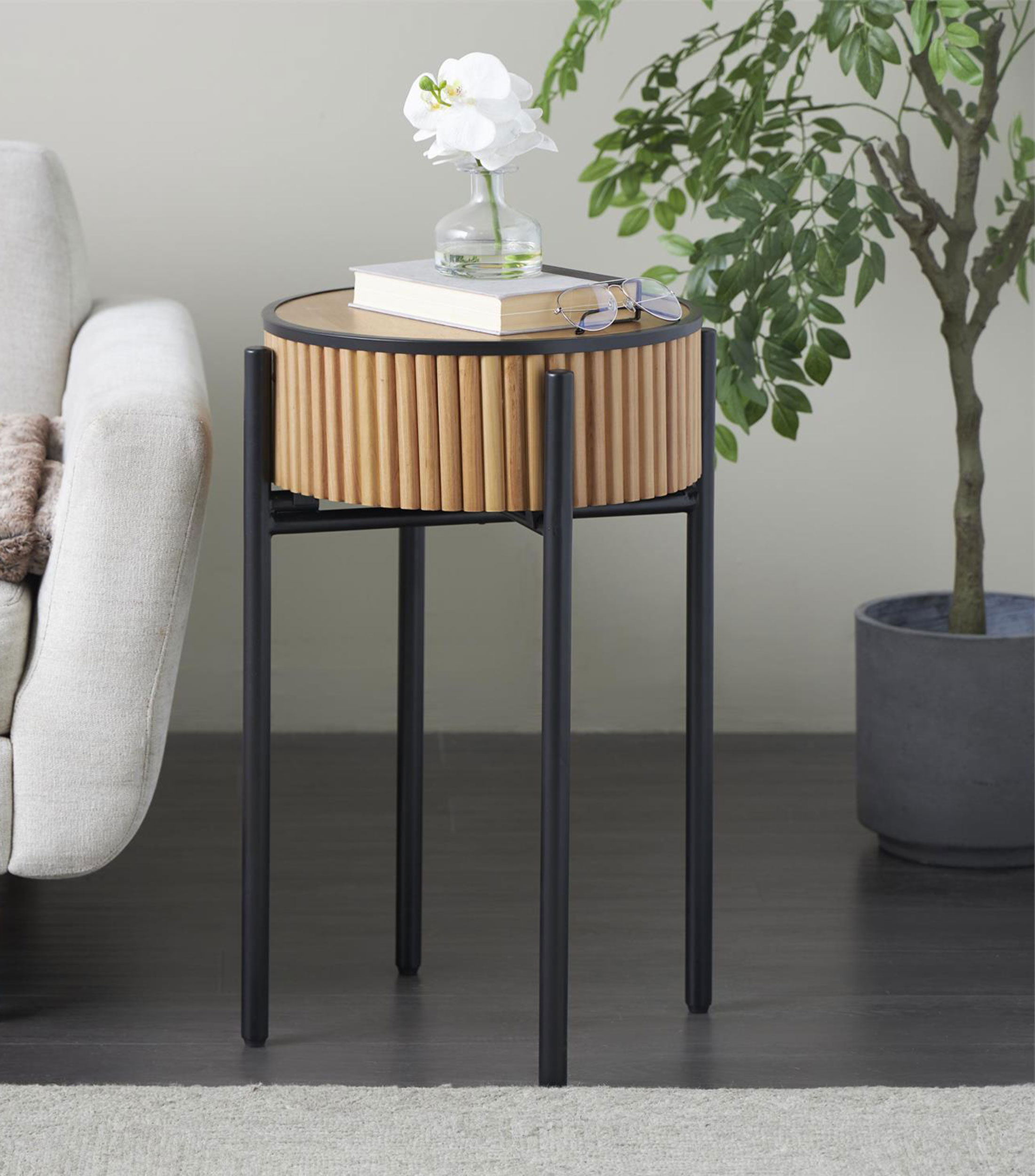 Mesa lateral en MDF y metal marrón